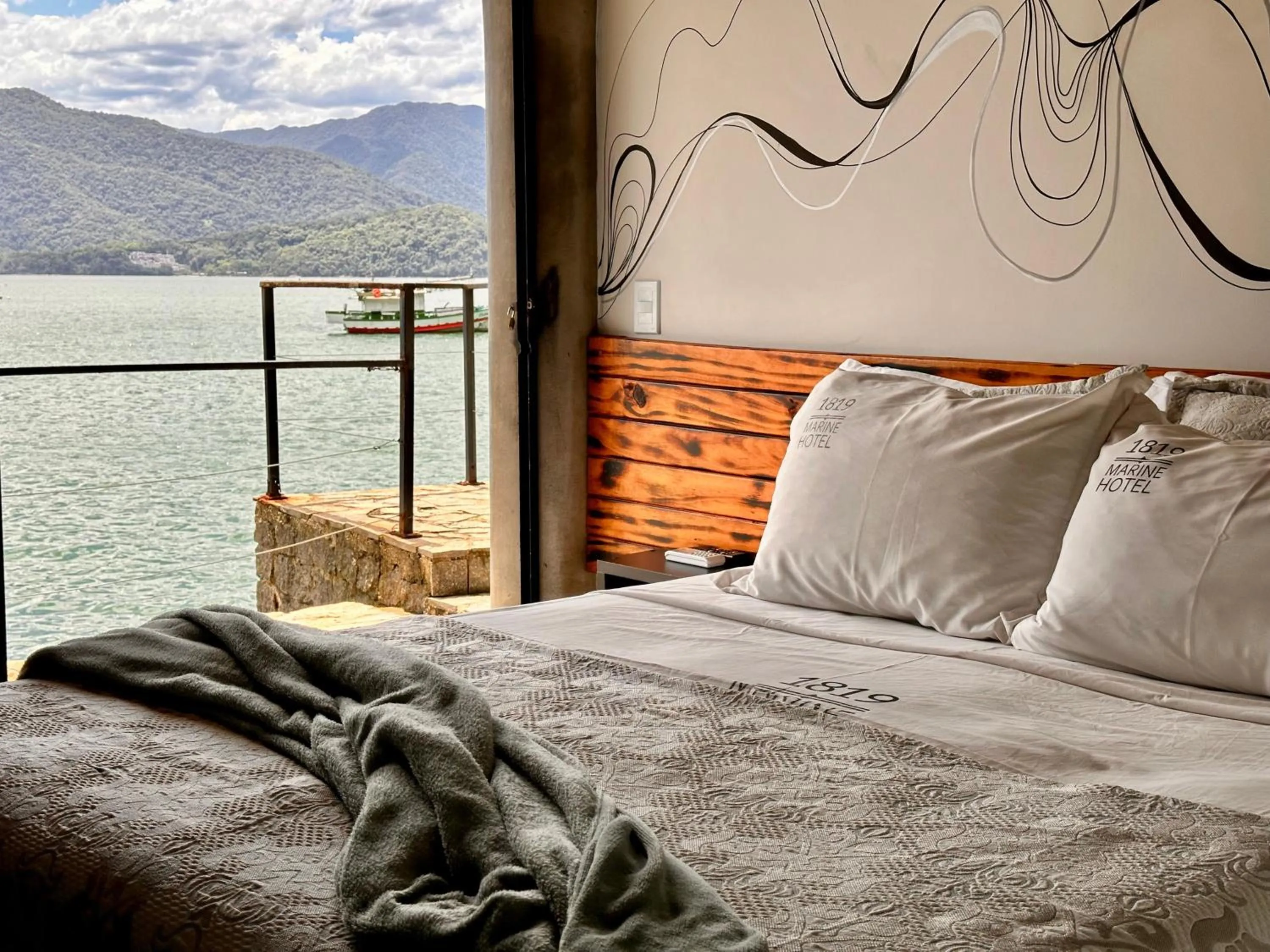 Pool view, Bed in 1819 Marine Hotel