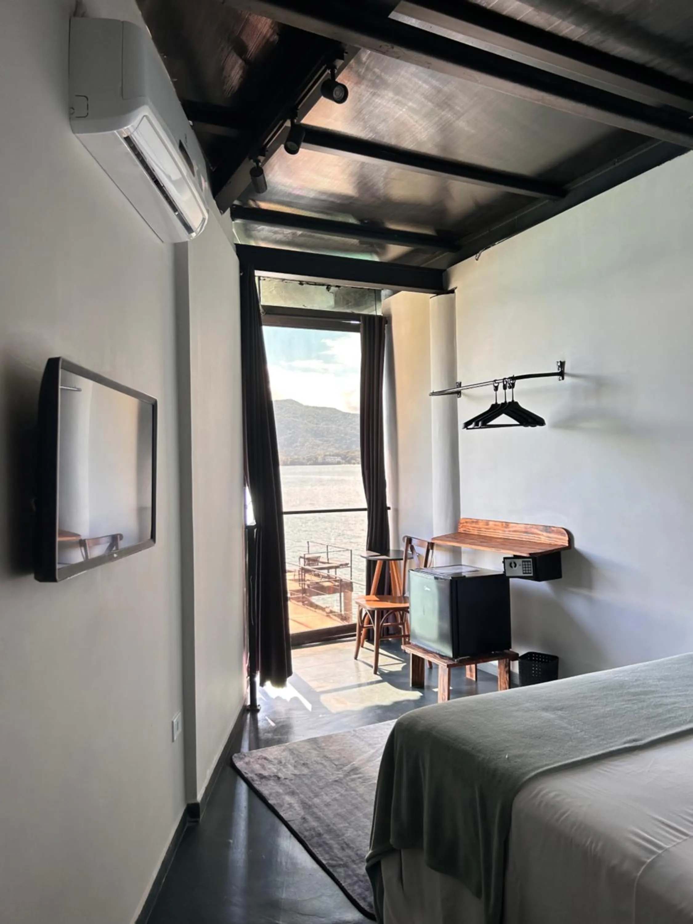 Bed in 1819 Marine Hotel