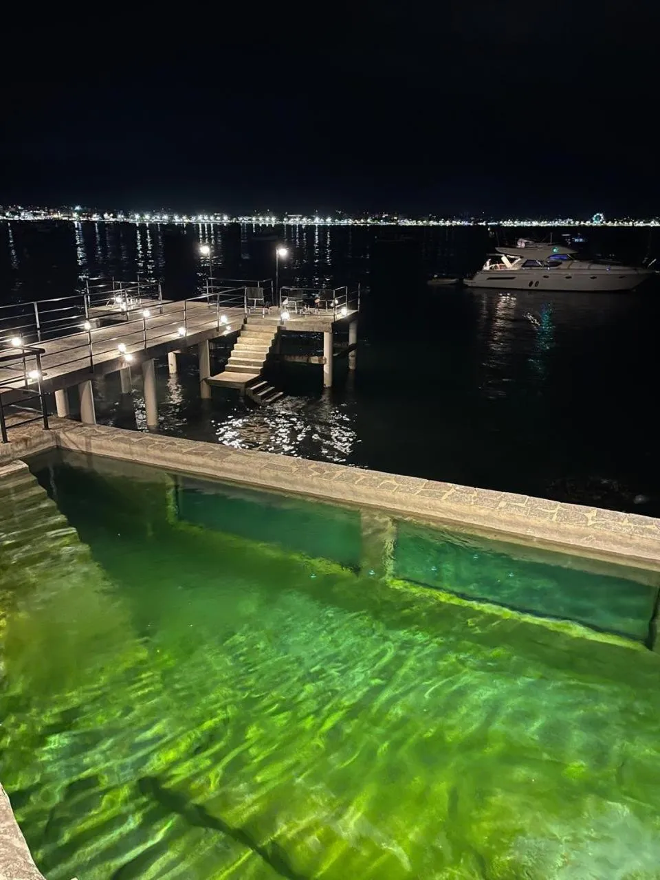 Swimming pool in 1819 Marine Hotel