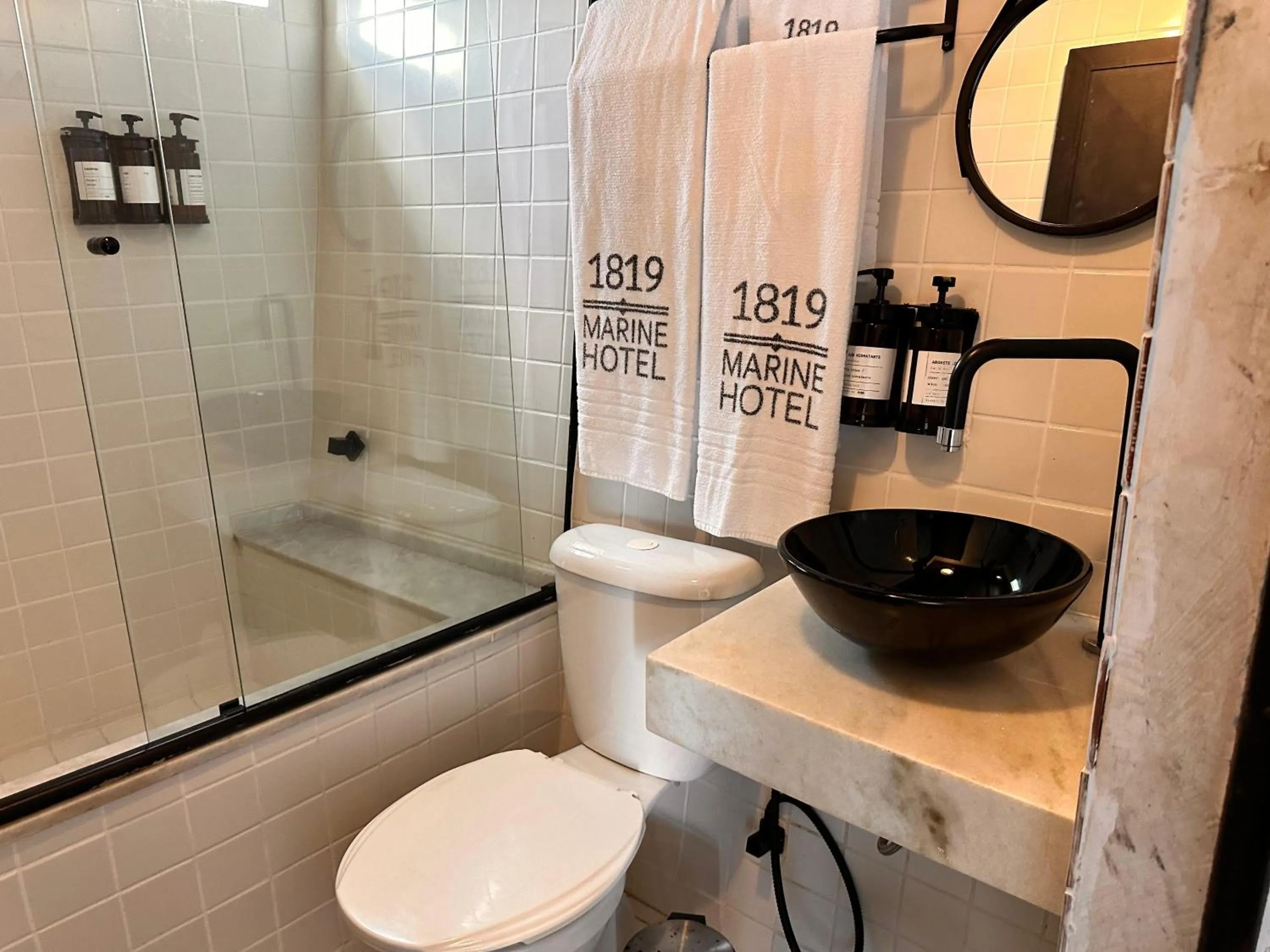 Toilet in 1819 Marine Hotel