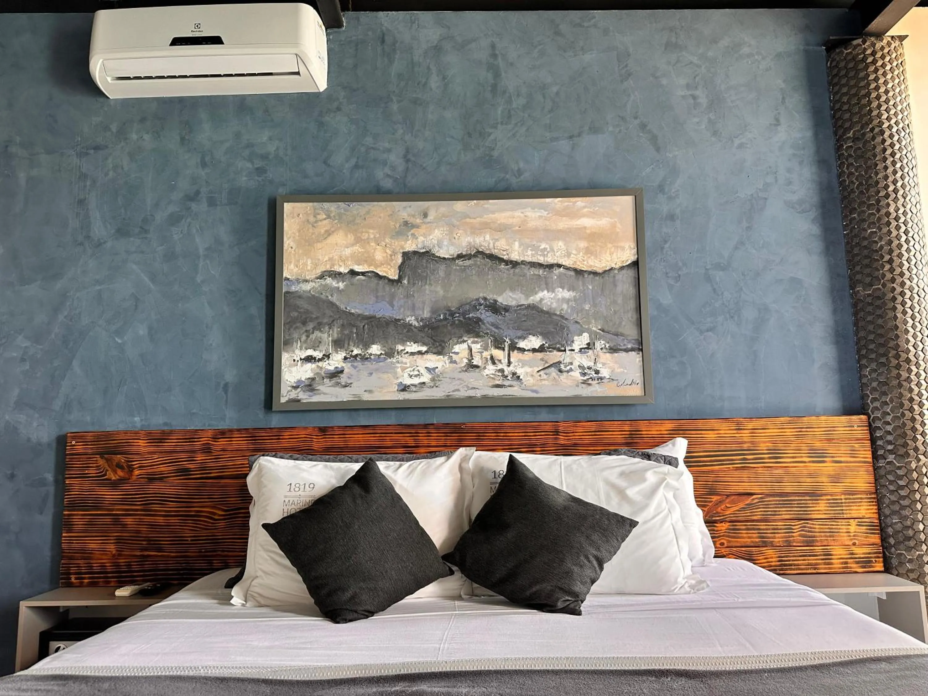 Bed in 1819 Marine Hotel