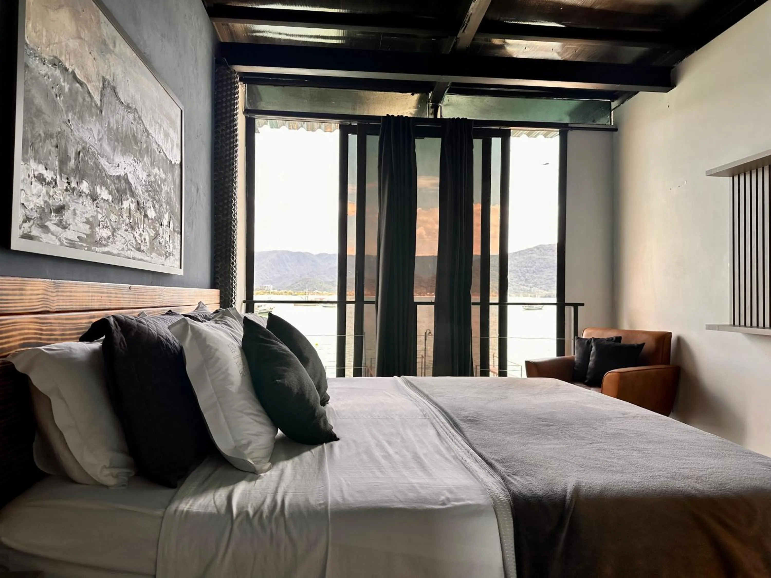 Bed in 1819 Marine Hotel