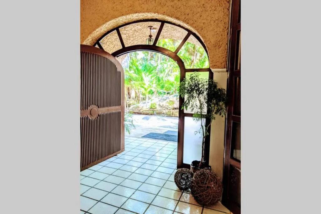 Facade/entrance in Steps to Ocean Huge Beach Villa Private Pool in Exclusive Fase 1 Playacar