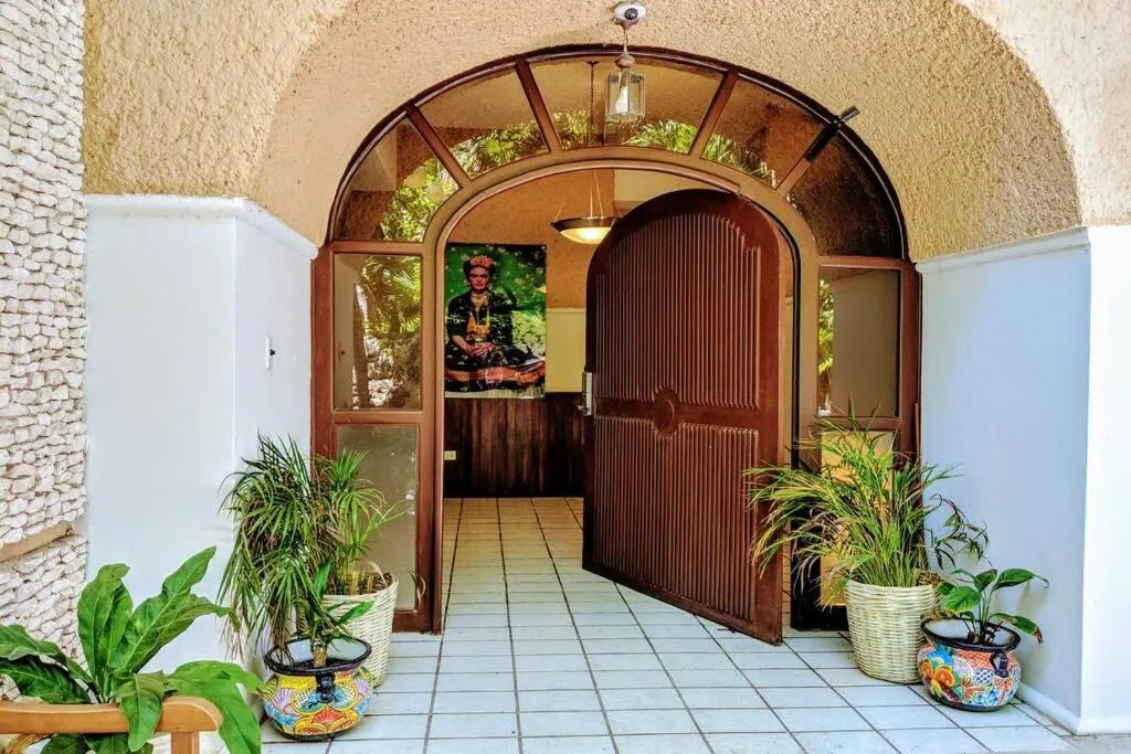 Facade/entrance in Steps to Ocean Huge Beach Villa Private Pool in Exclusive Fase 1 Playacar