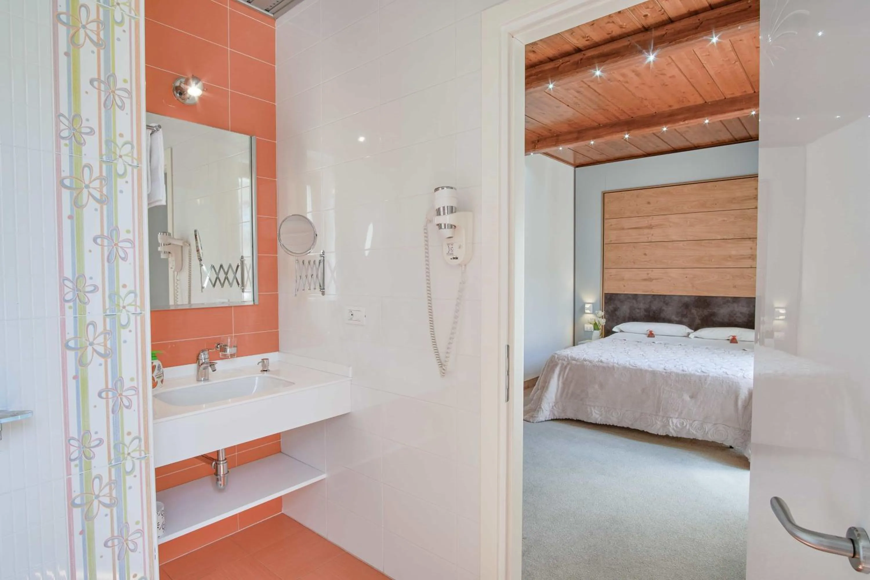 Bathroom, Bed in Albergo Diffuso Spa - Il Poggetto tra Urbino & San Marino