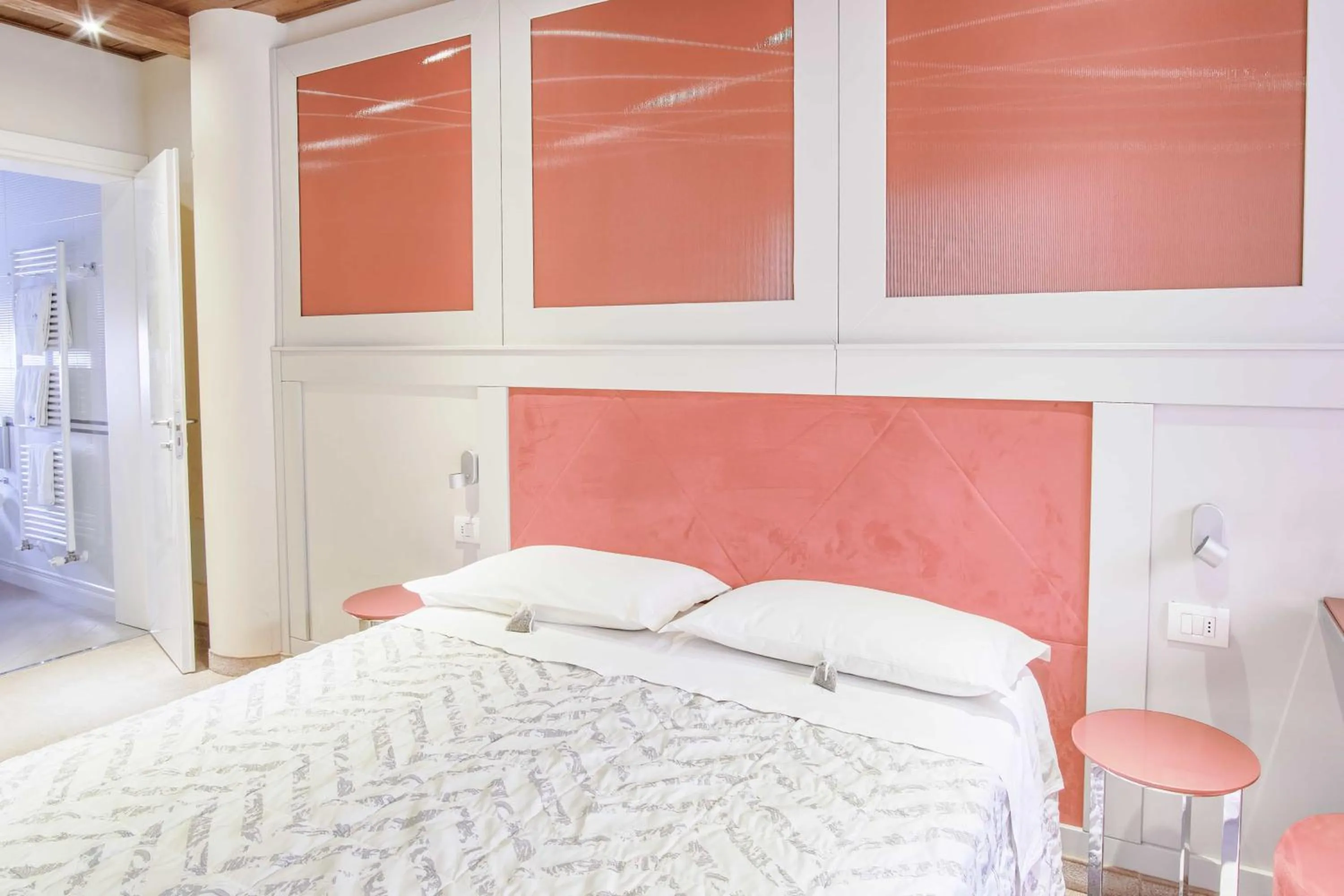 Bed in Albergo Diffuso Spa - Il Poggetto tra Urbino & San Marino