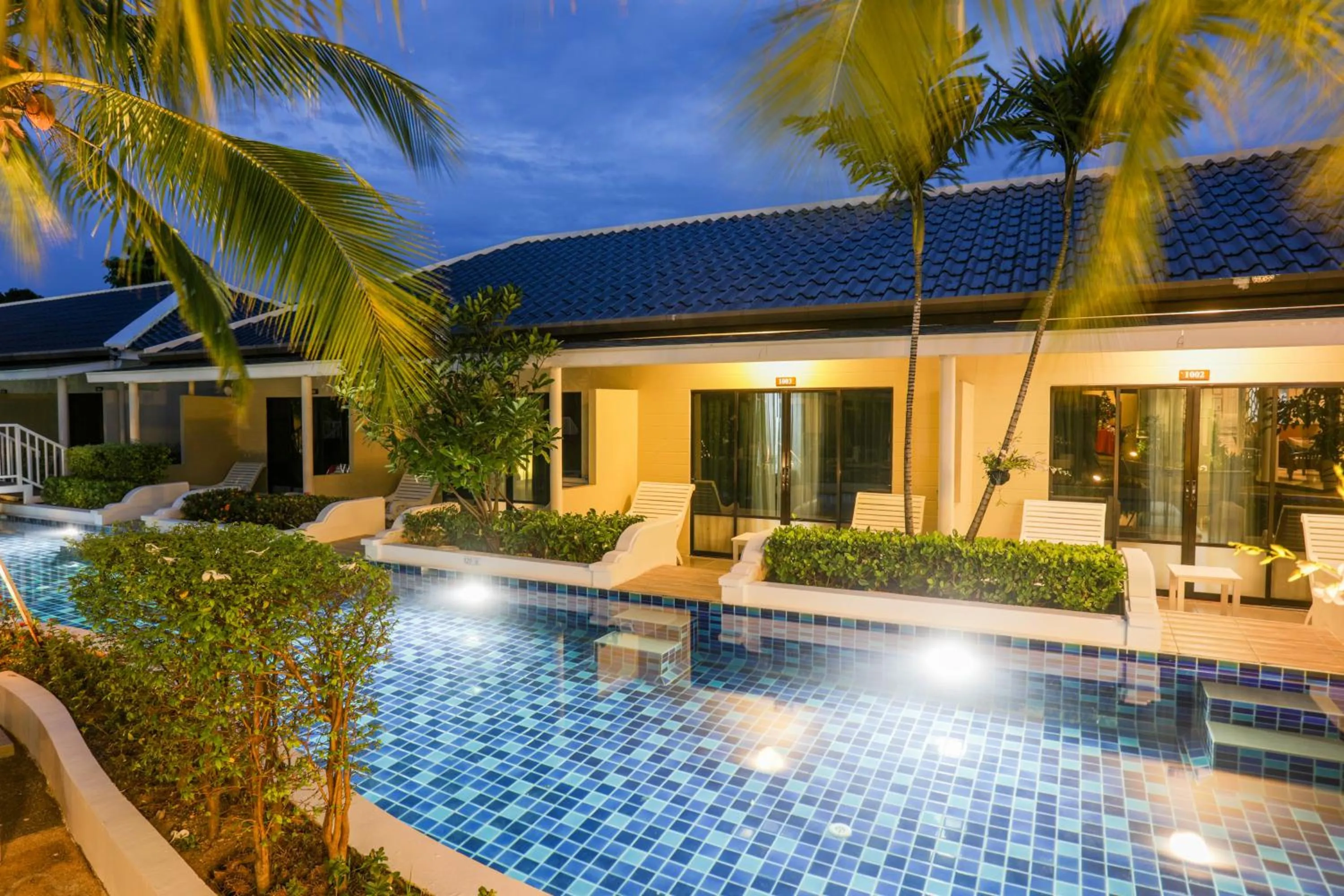 Tuana Hotels Brook Pool Access