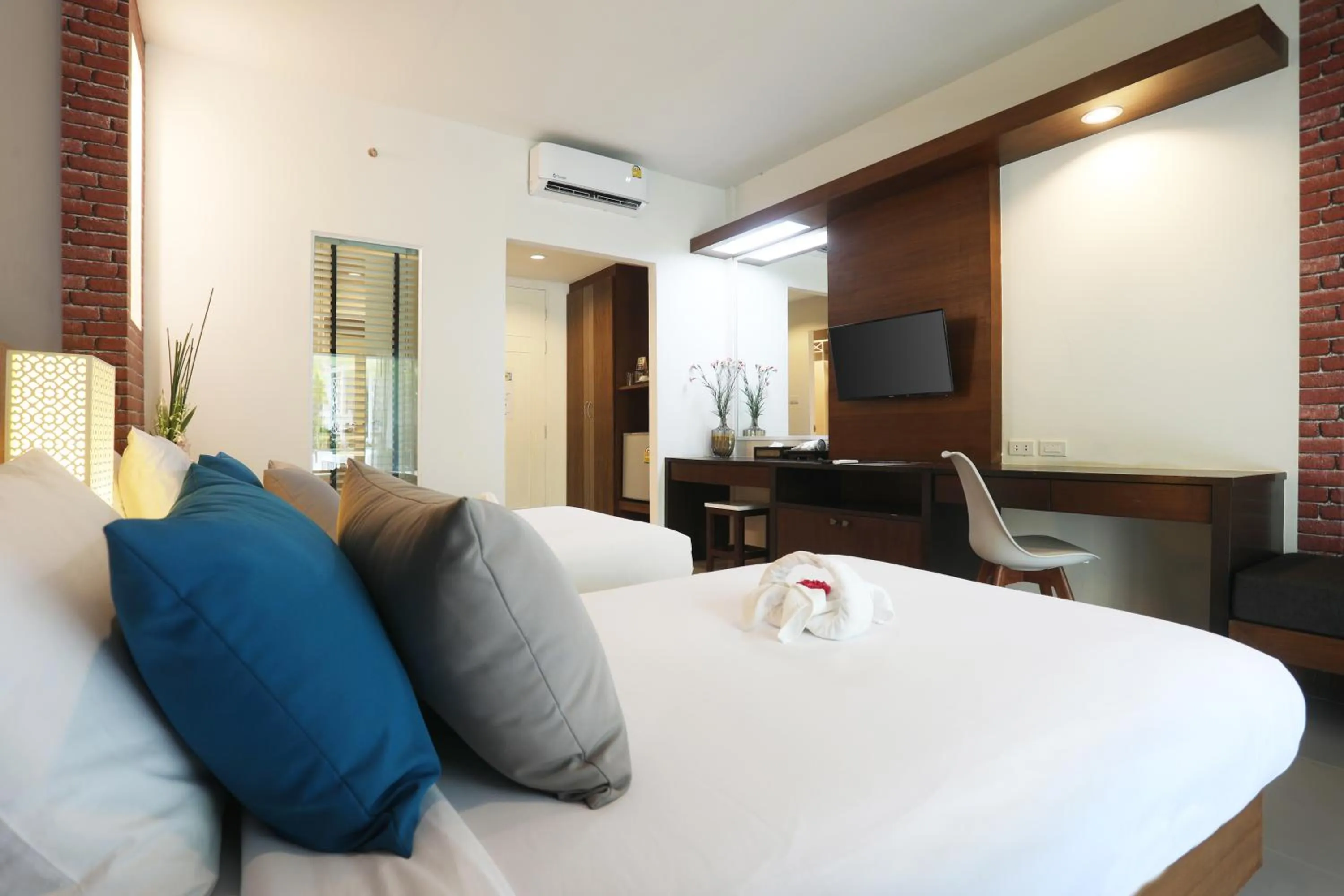 Bed in Tuana Hotels Brook Pool Access