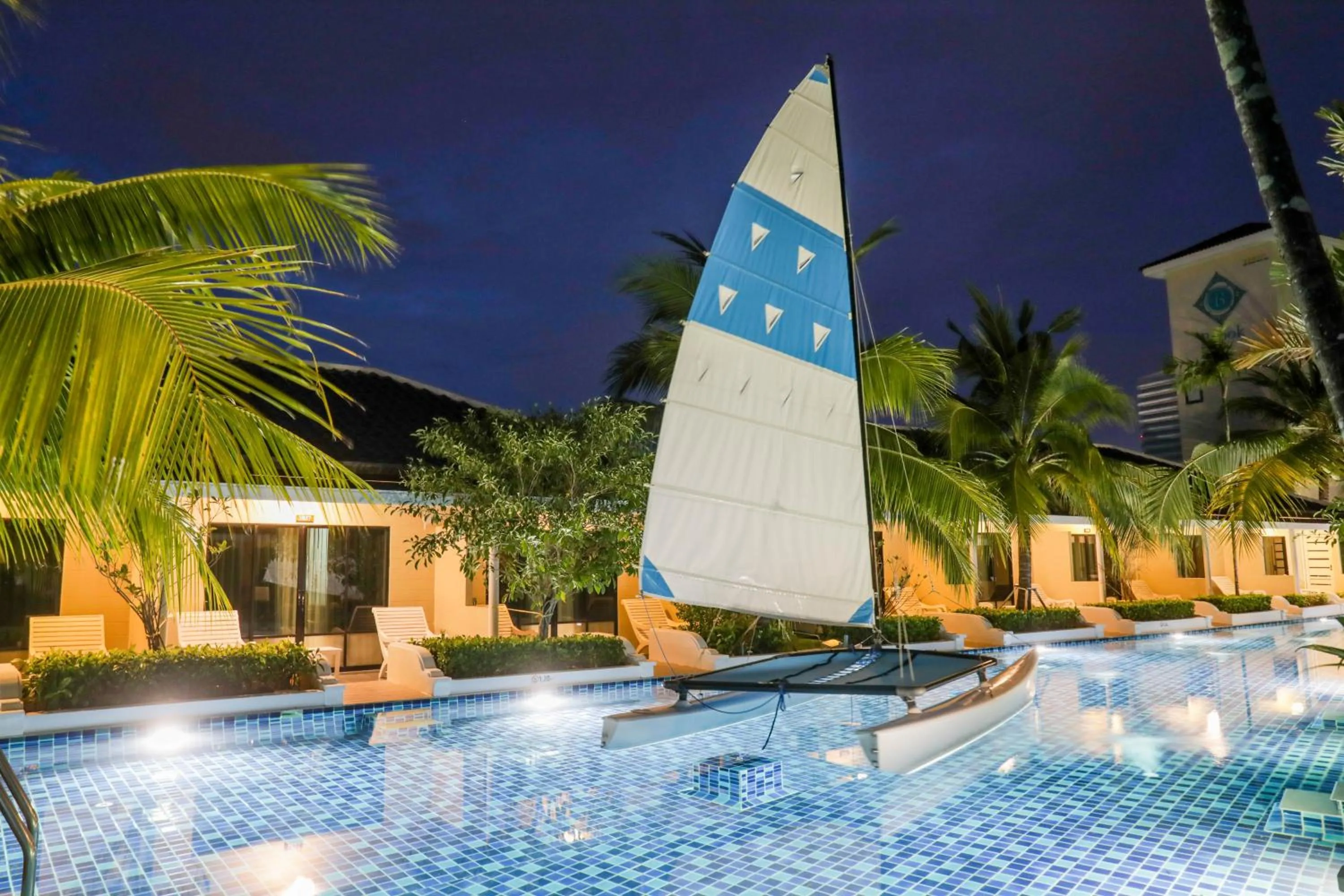 Tuana Hotels Brook Pool Access