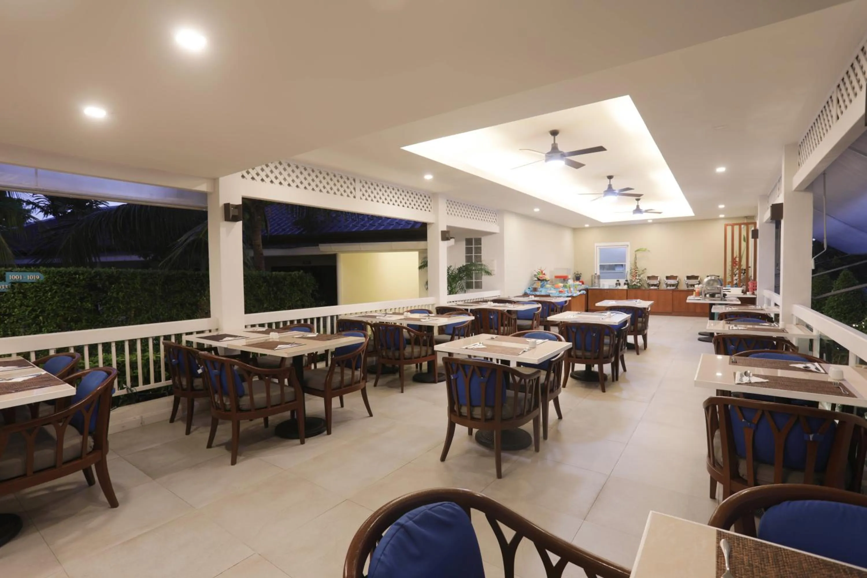 Tuana Hotels Brook Pool Access