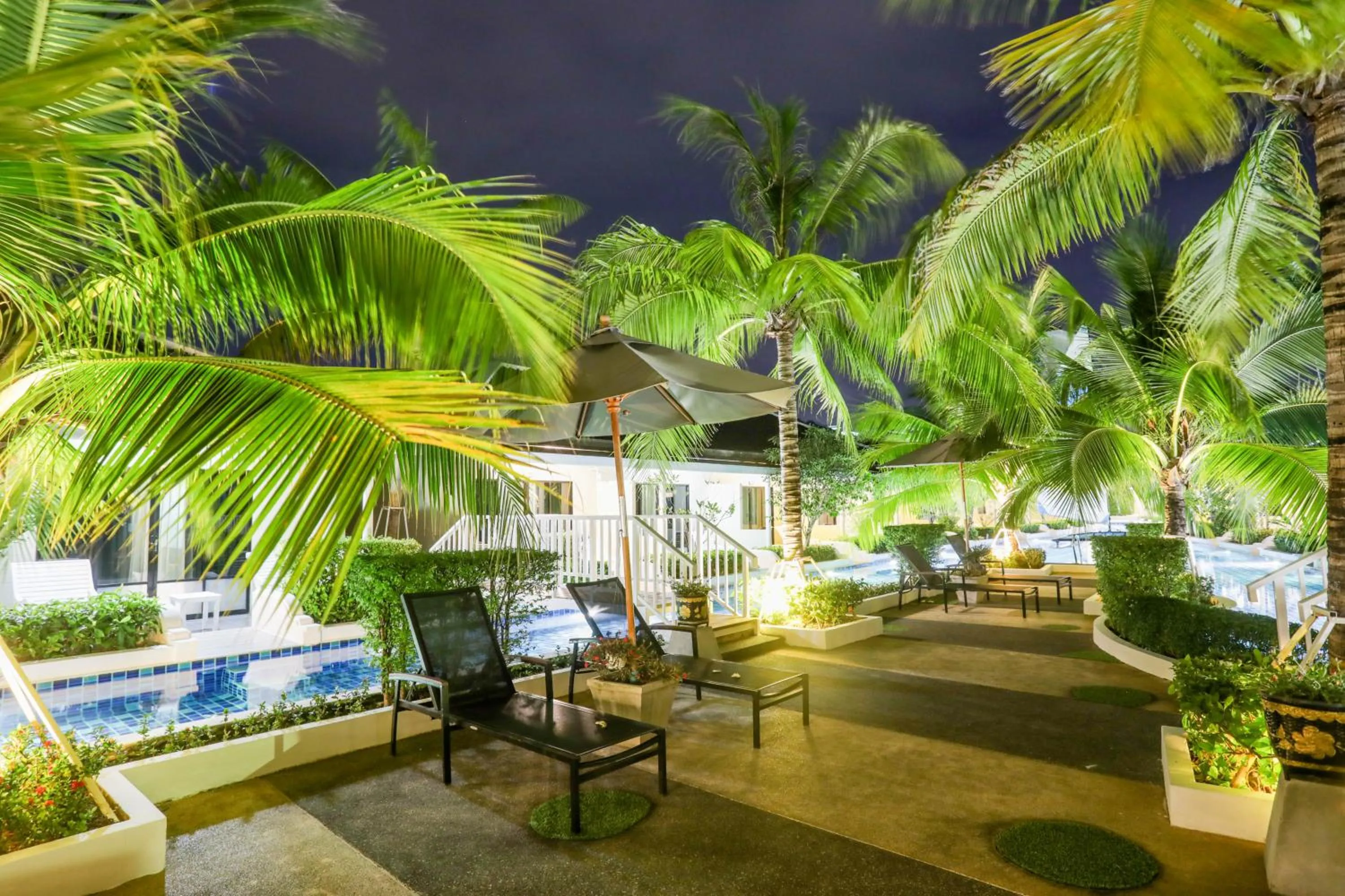 Tuana Hotels Brook Pool Access