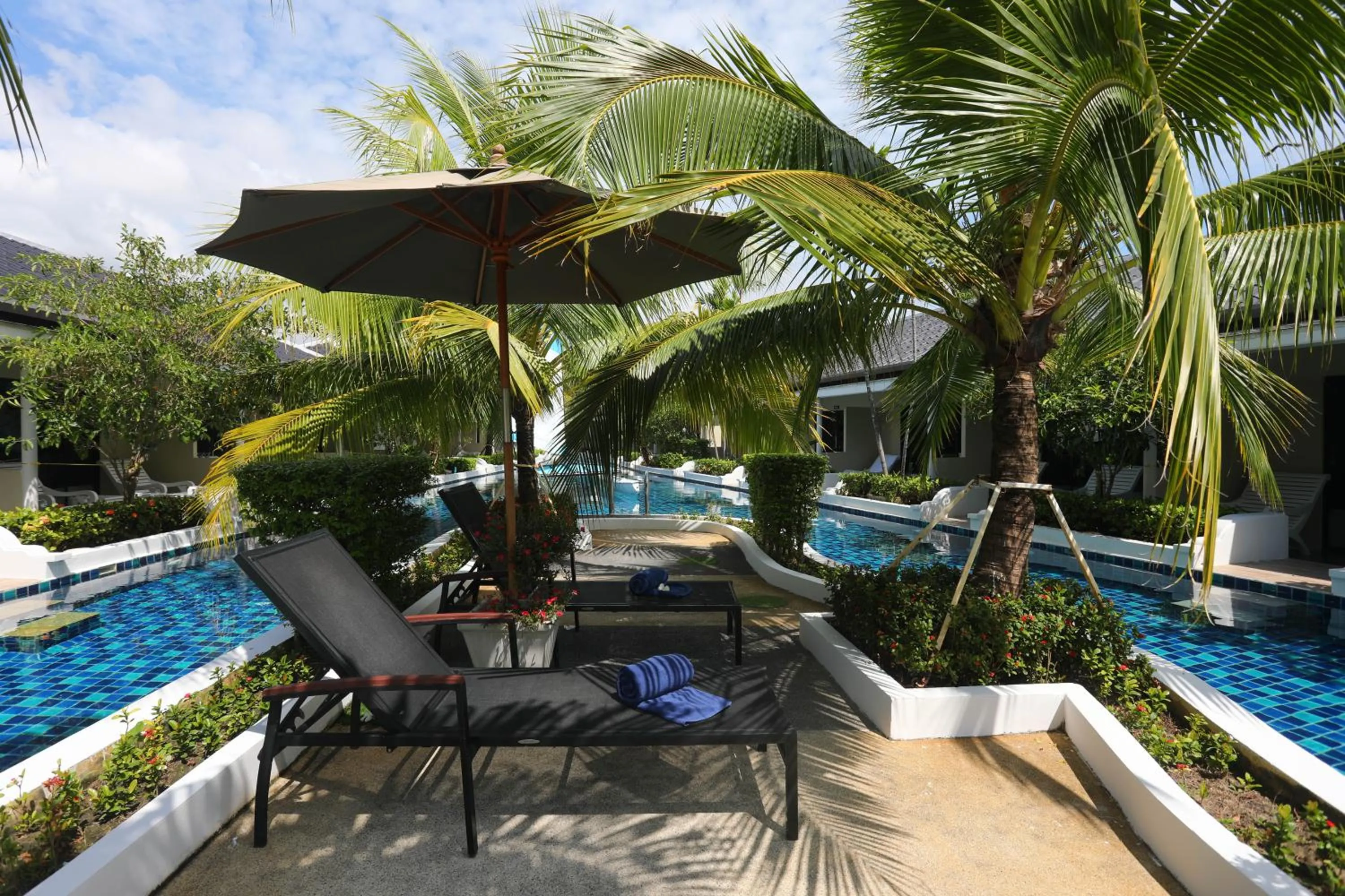 Tuana Hotels Brook Pool Access