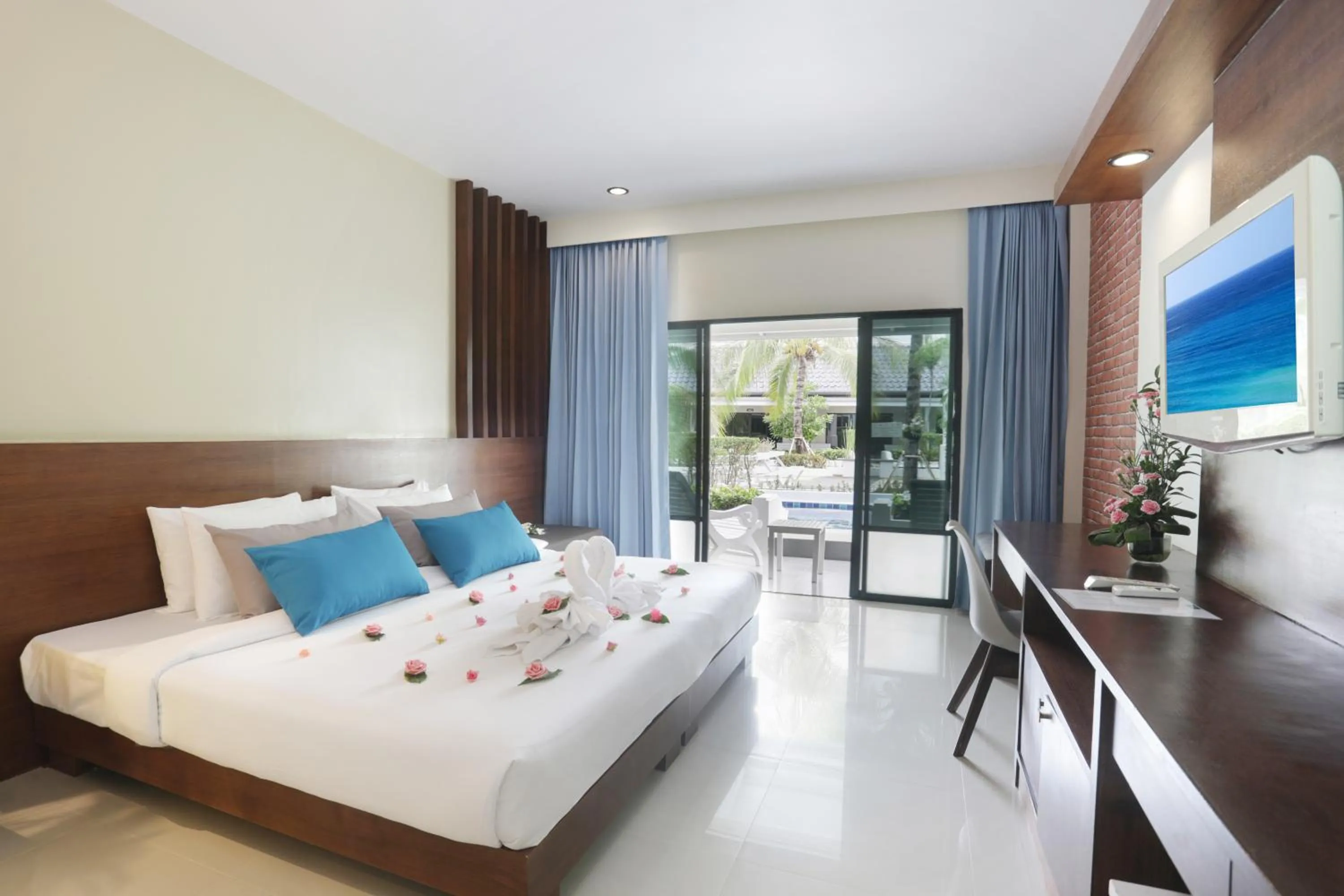 Bed in Tuana Hotels Brook Pool Access