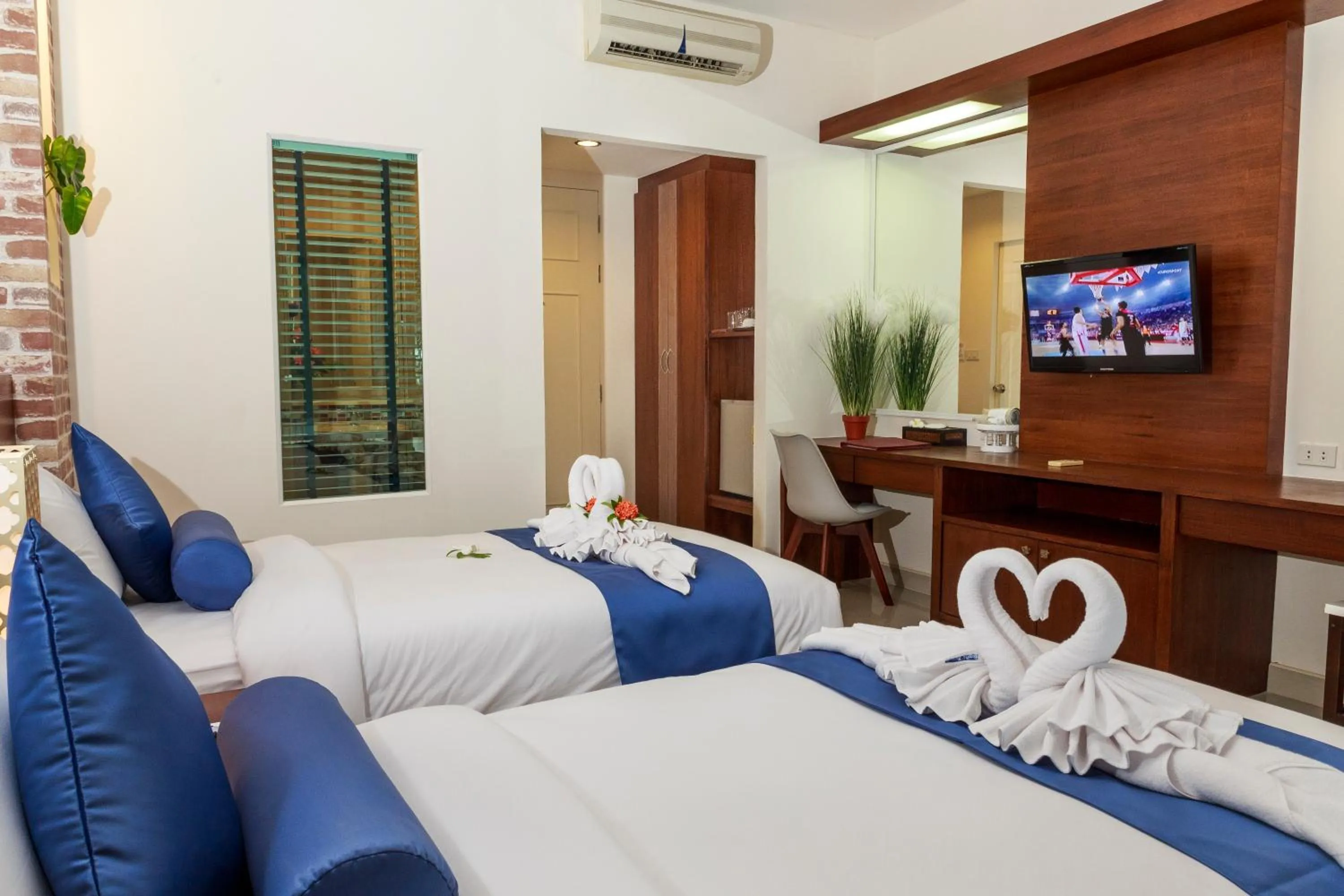 Bedroom, Bed in Tuana Hotels Brook Pool Access