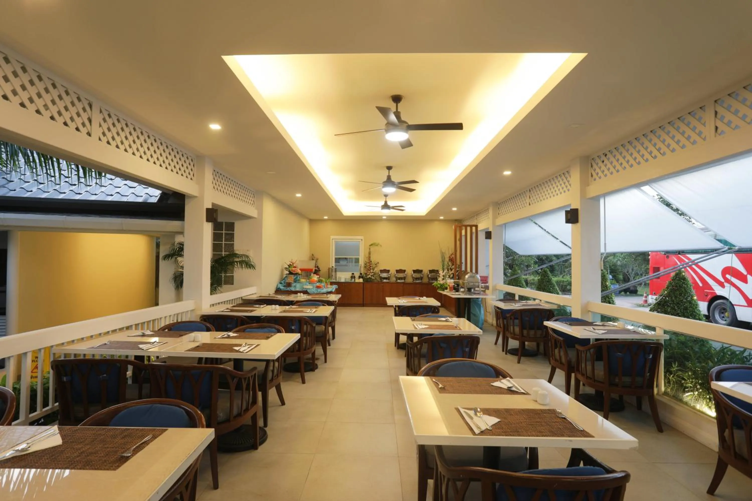 Tuana Hotels Brook Pool Access