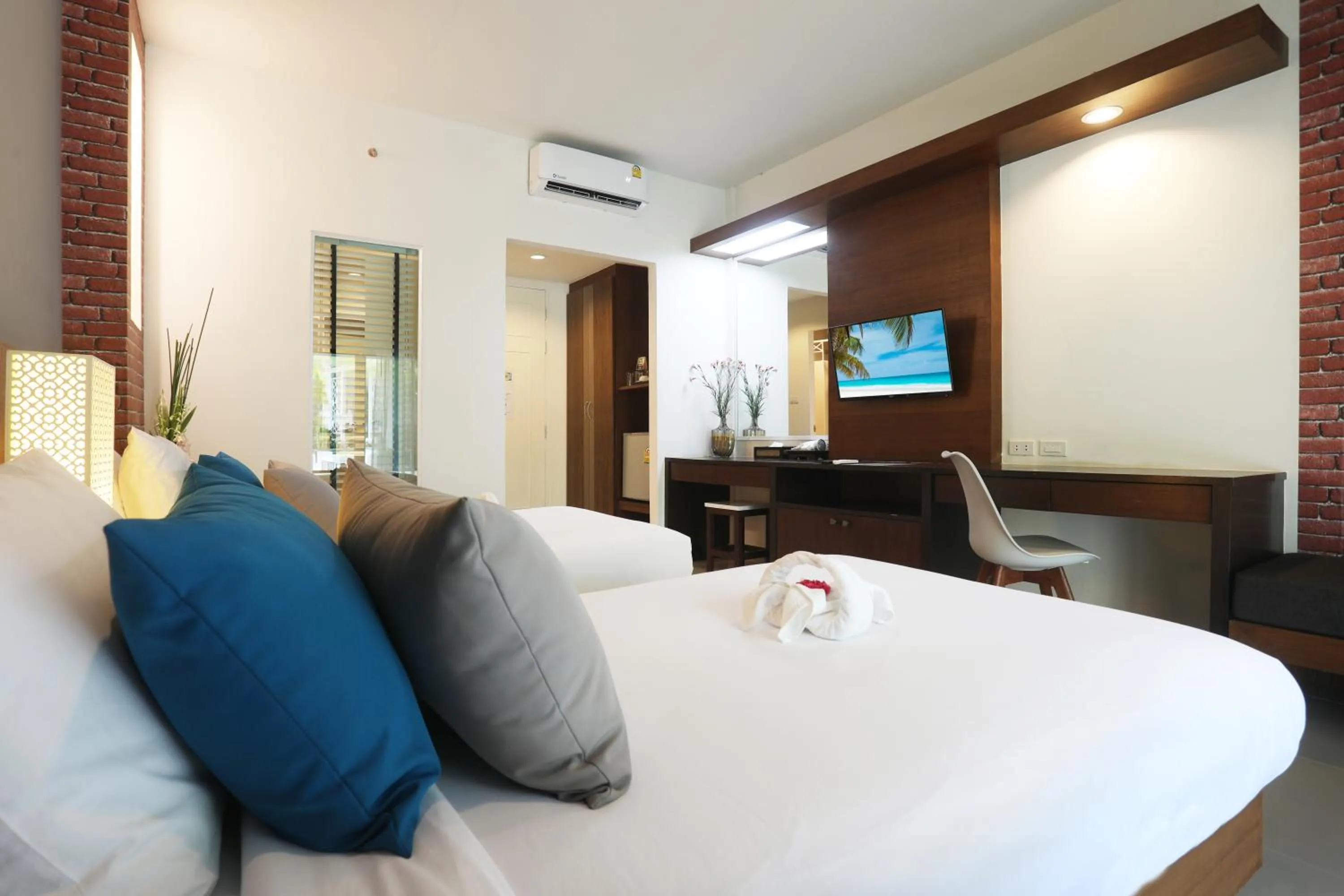 Bed in Tuana Hotels Brook Pool Access