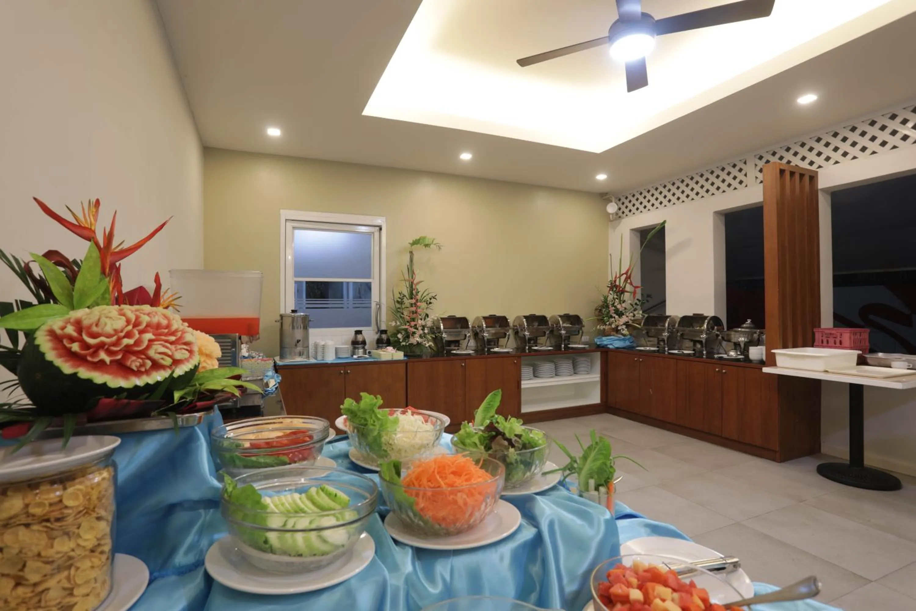 Tuana Hotels Brook Pool Access