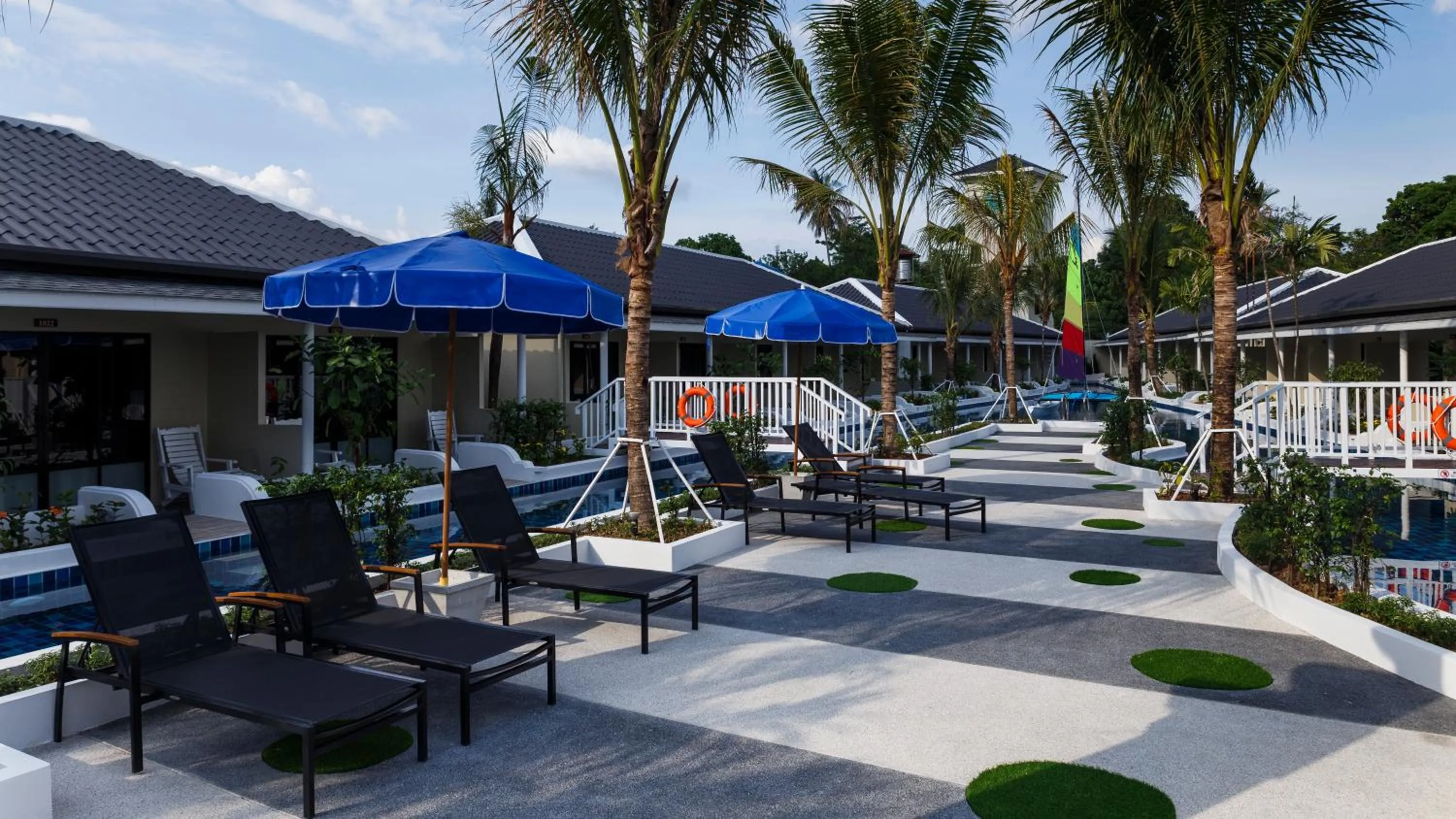 Swimming pool in Tuana Hotels Brook Pool Access