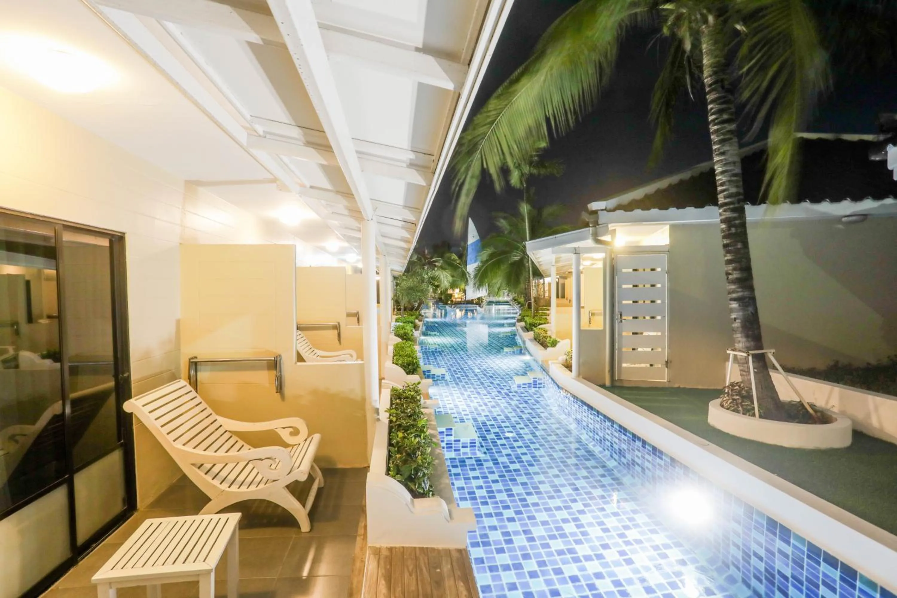 Tuana Hotels Brook Pool Access