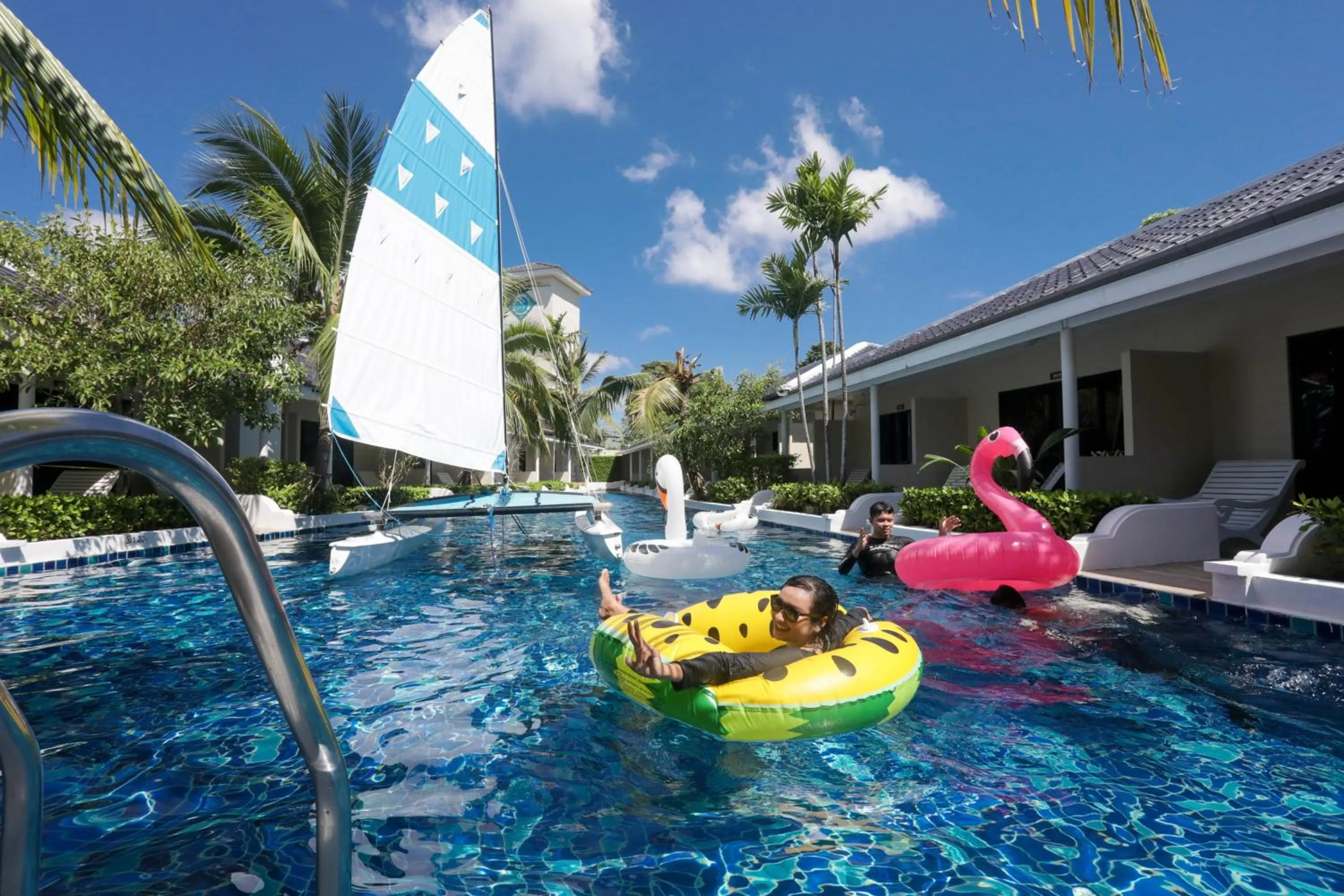 Tuana Hotels Brook Pool Access