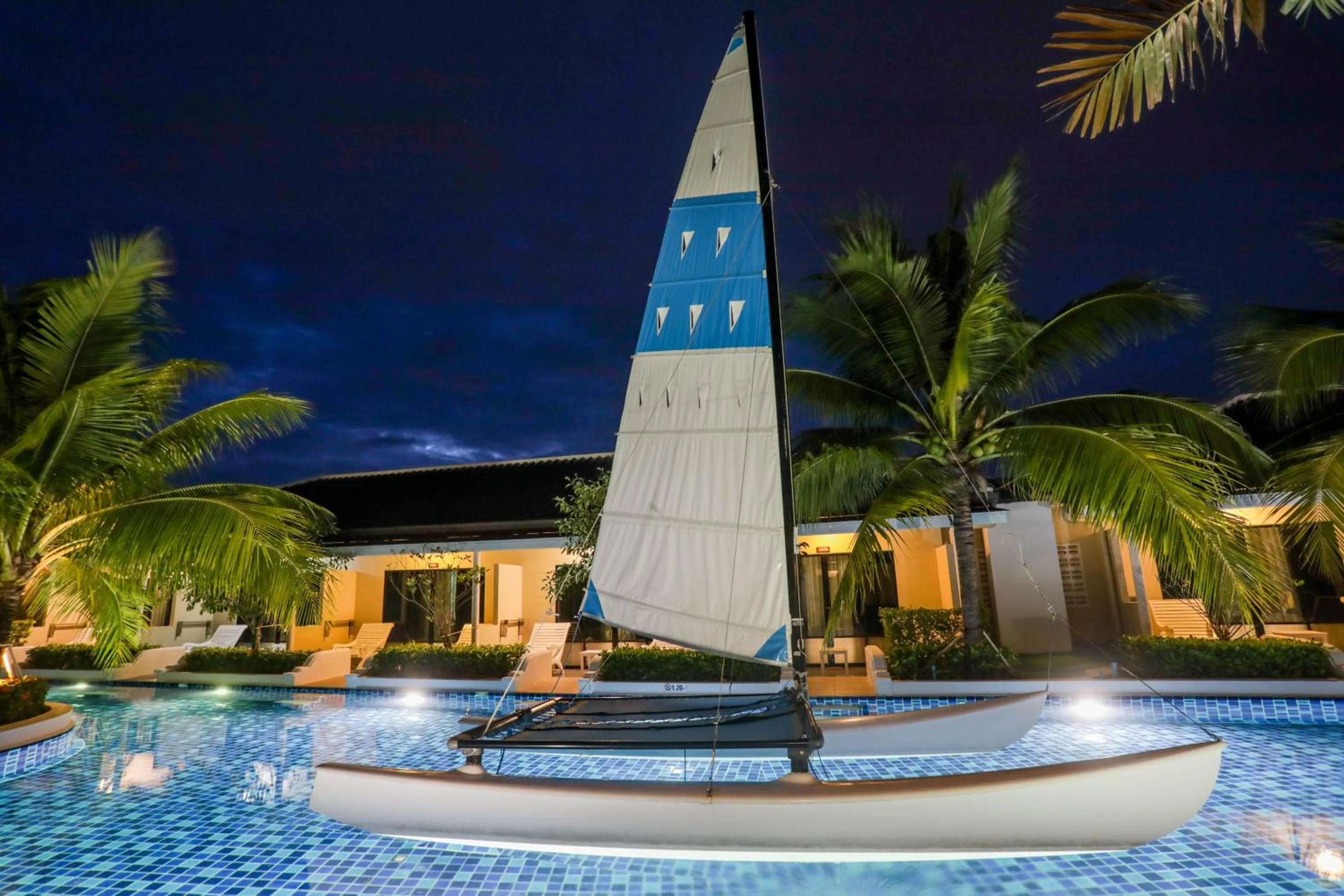 Tuana Hotels Brook Pool Access