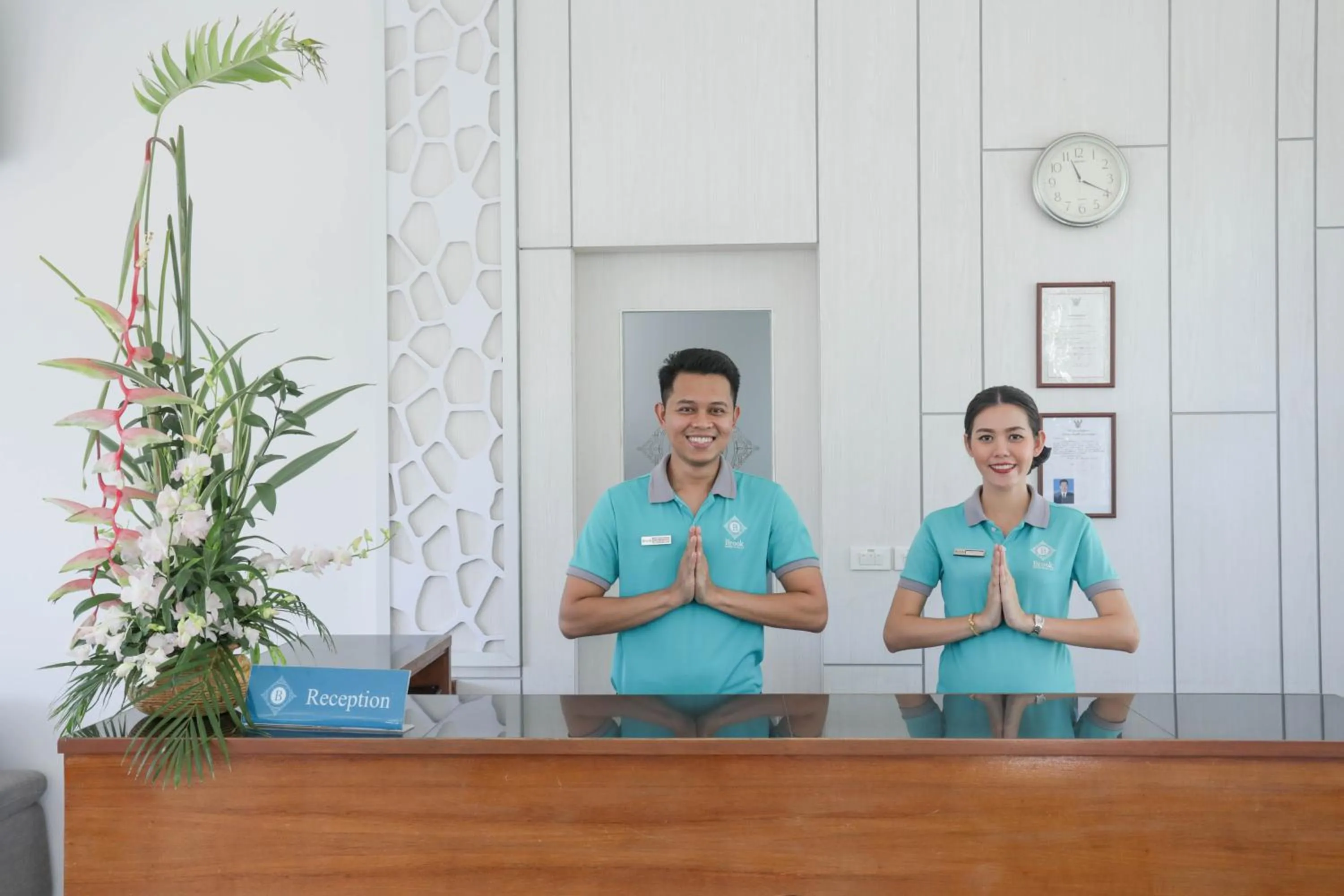 Tuana Hotels Brook Pool Access