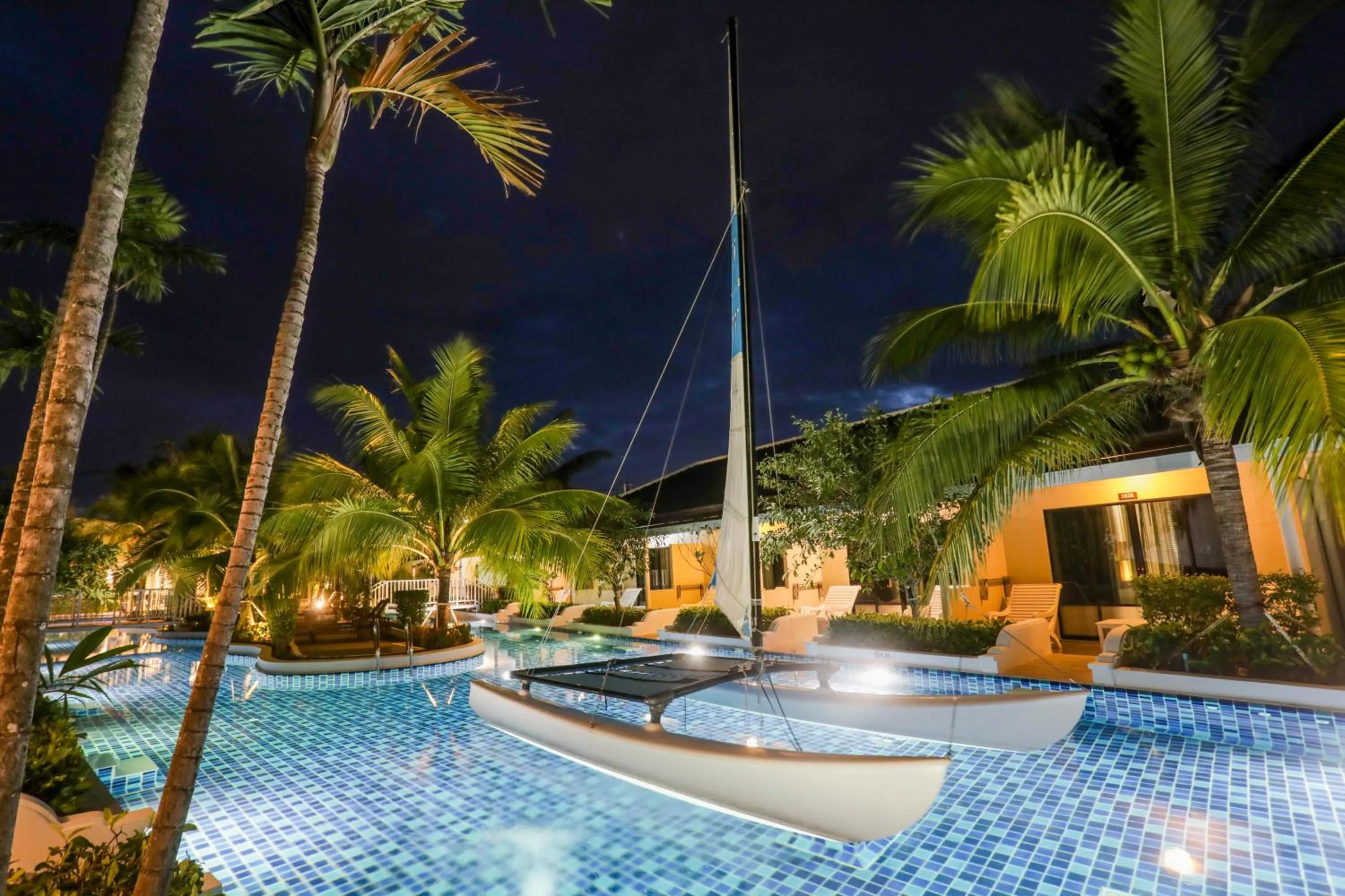 Tuana Hotels Brook Pool Access