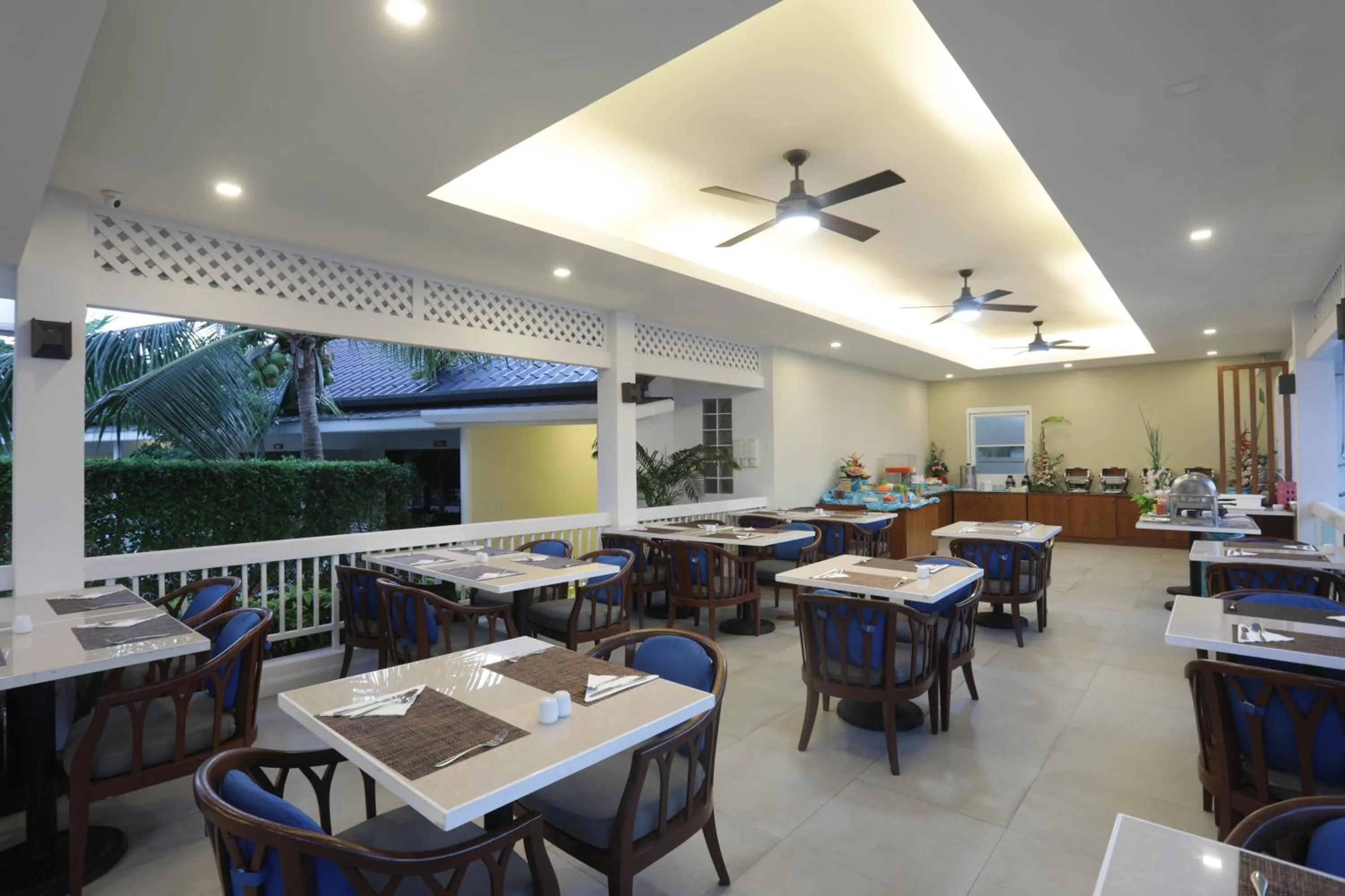 Tuana Hotels Brook Pool Access