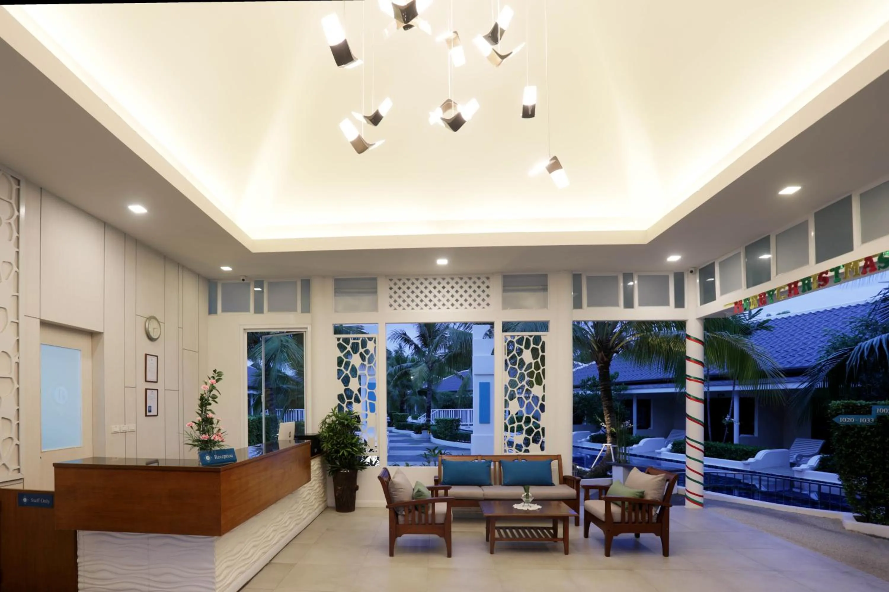 Tuana Hotels Brook Pool Access