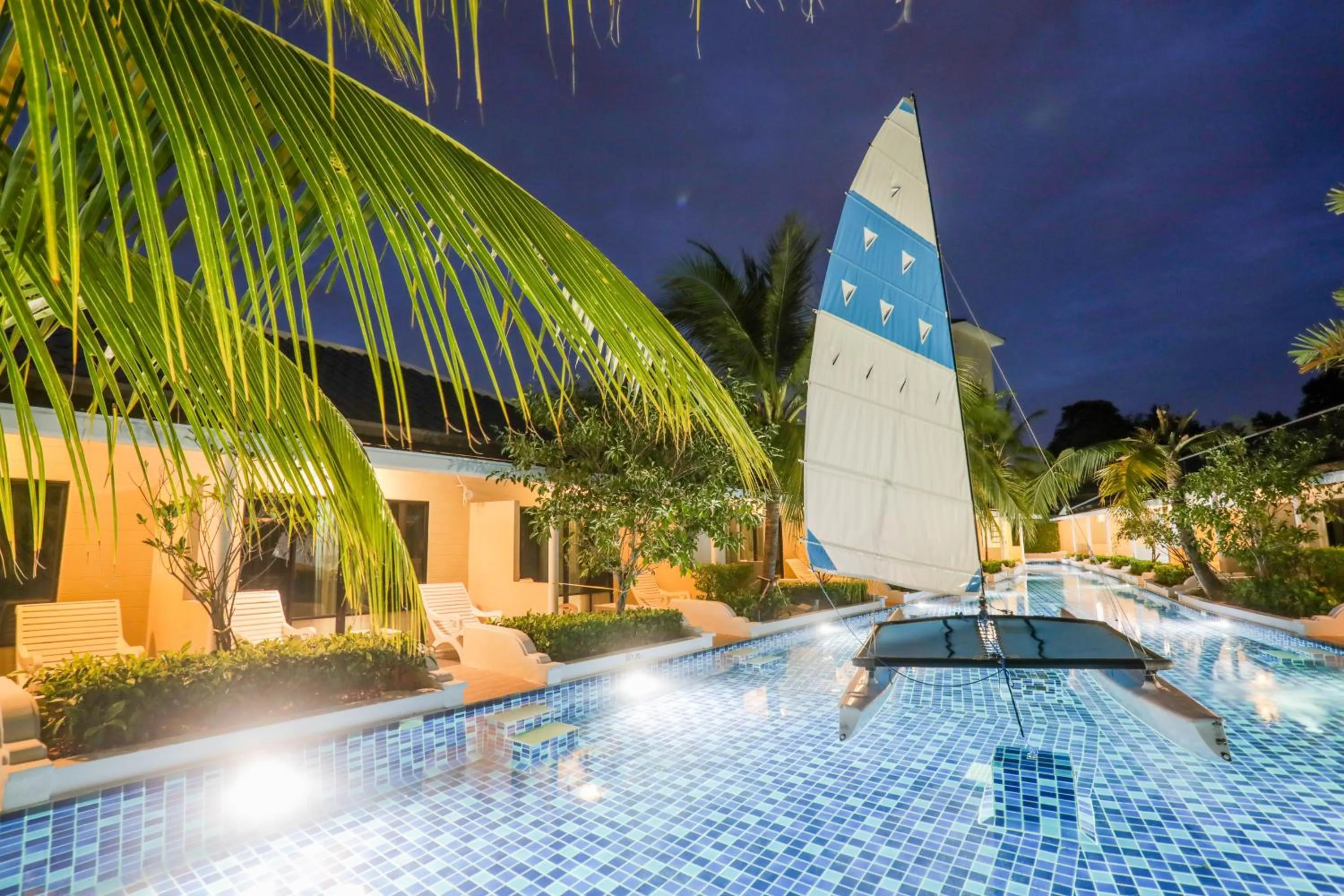 Tuana Hotels Brook Pool Access