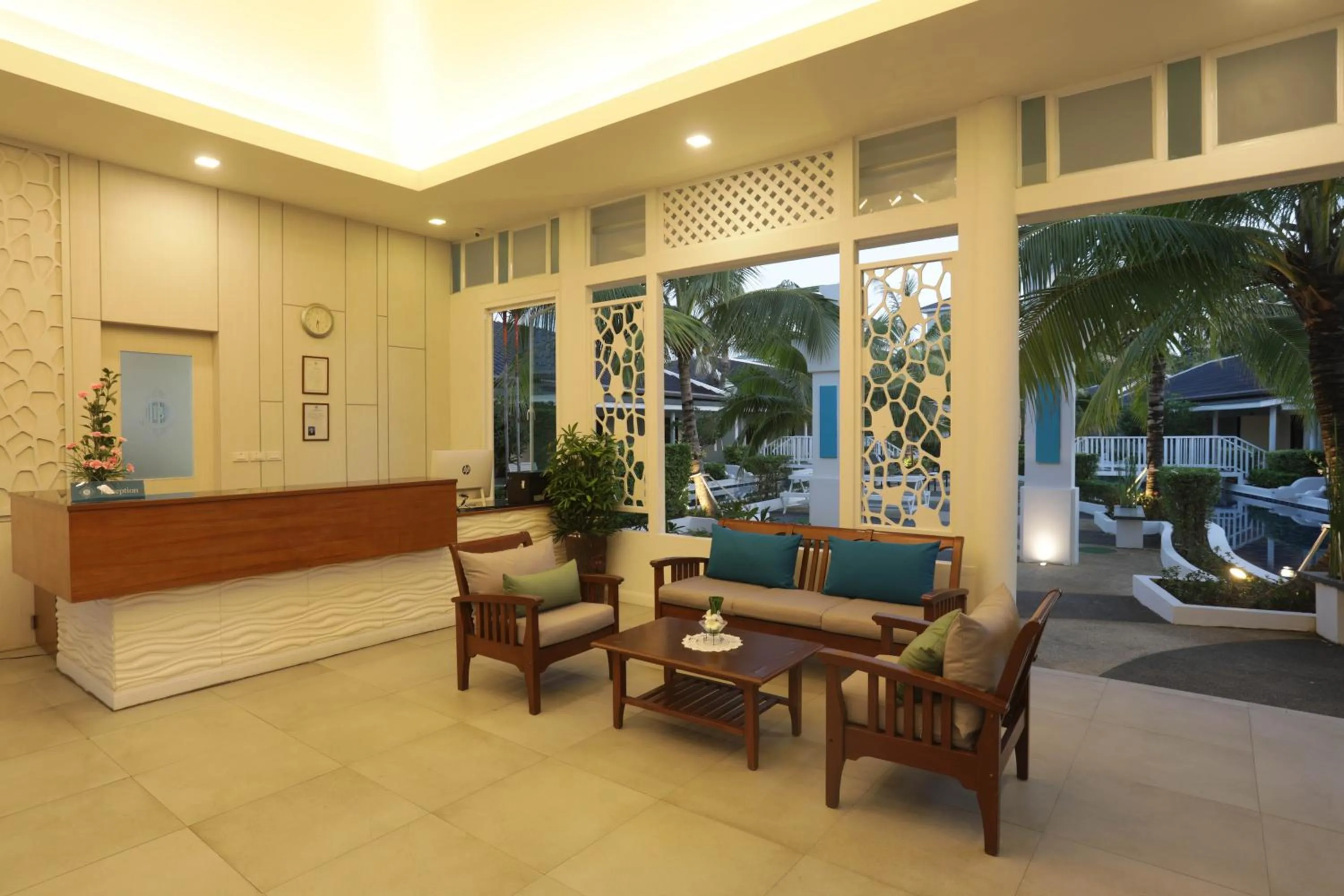 Tuana Hotels Brook Pool Access