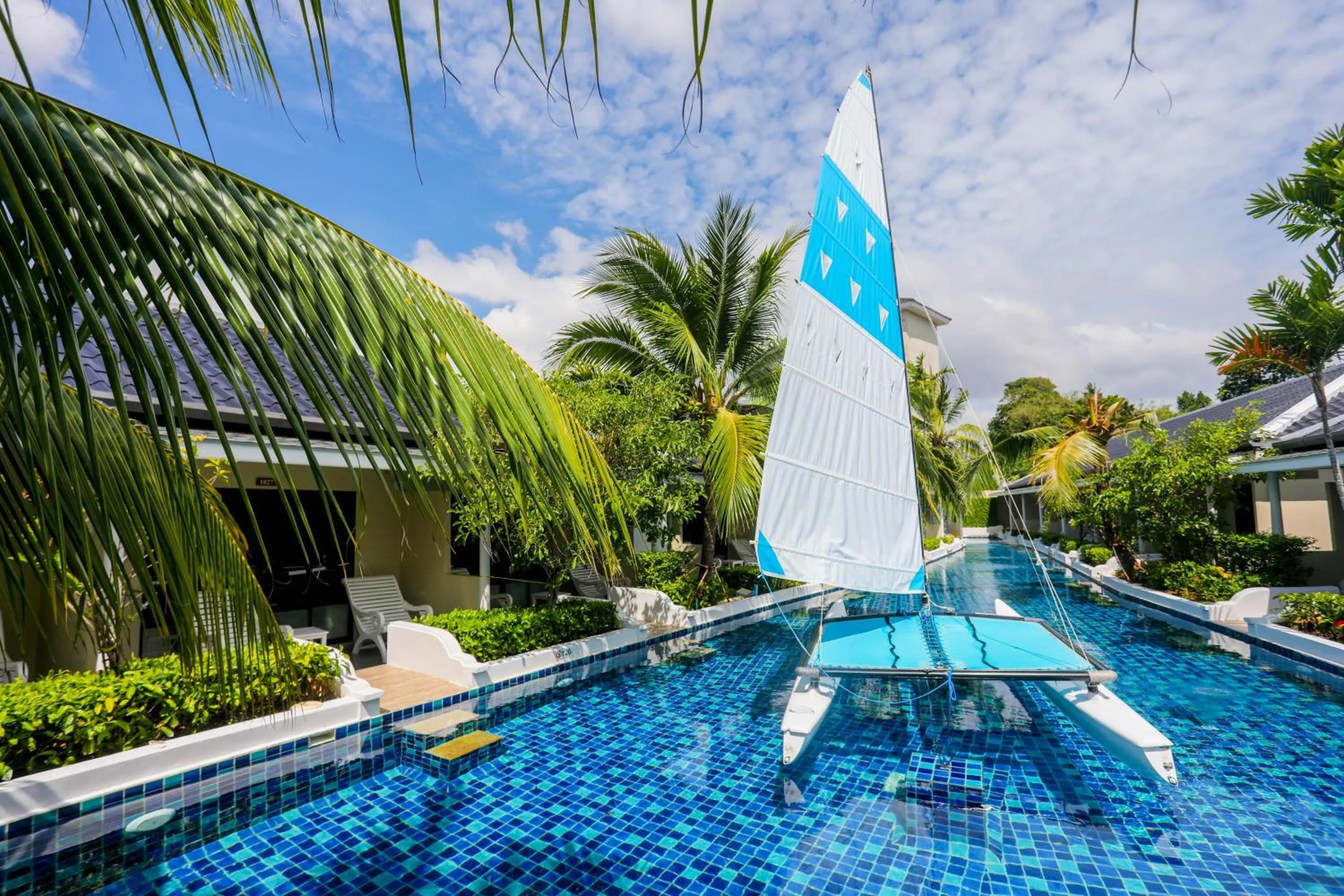 Tuana Hotels Brook Pool Access