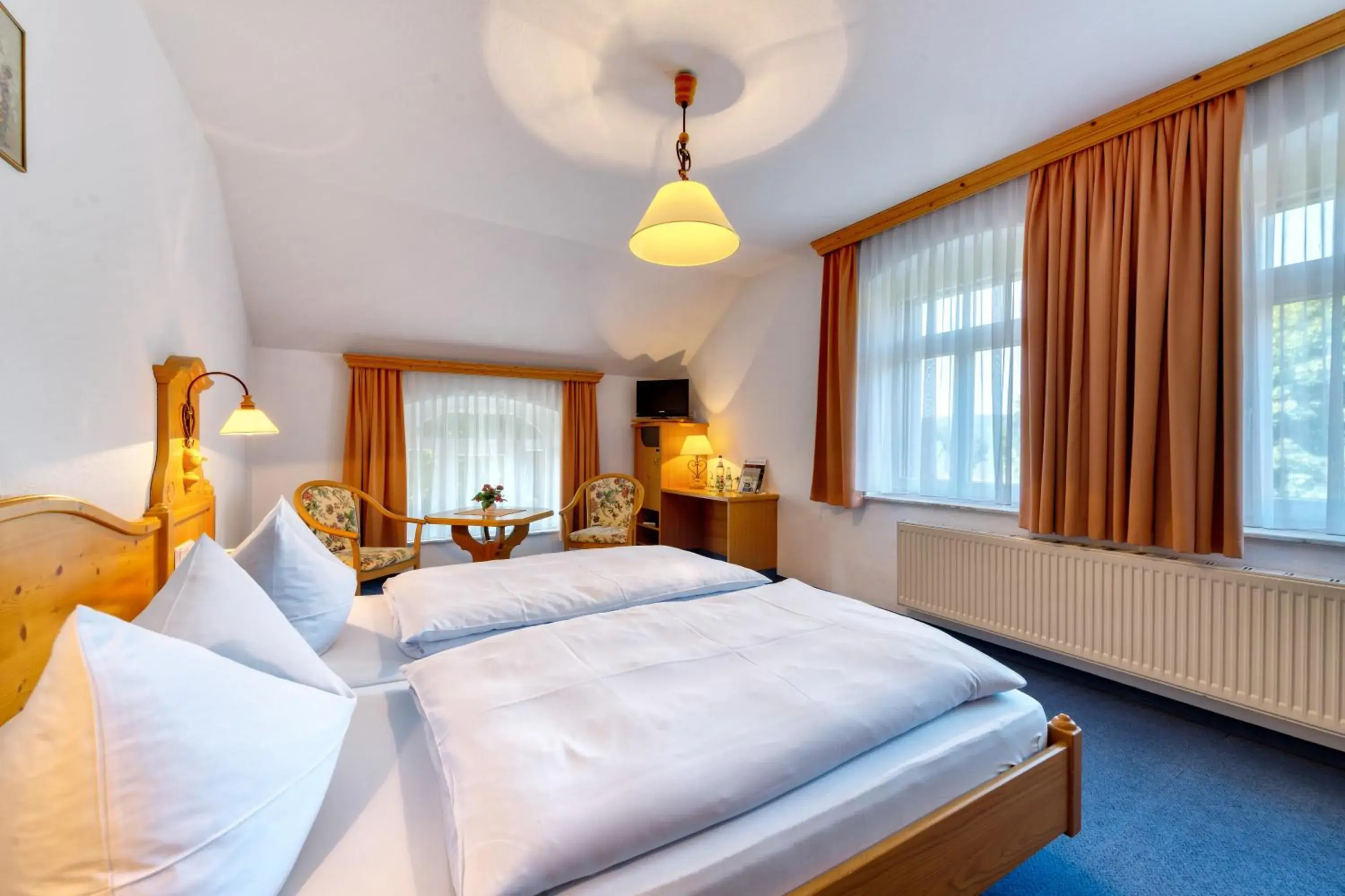 Photo of the whole room, Bed in Hotel Seiffener Hof*** Photo of the whole room, Bed in Hotel Seiffener Hof***