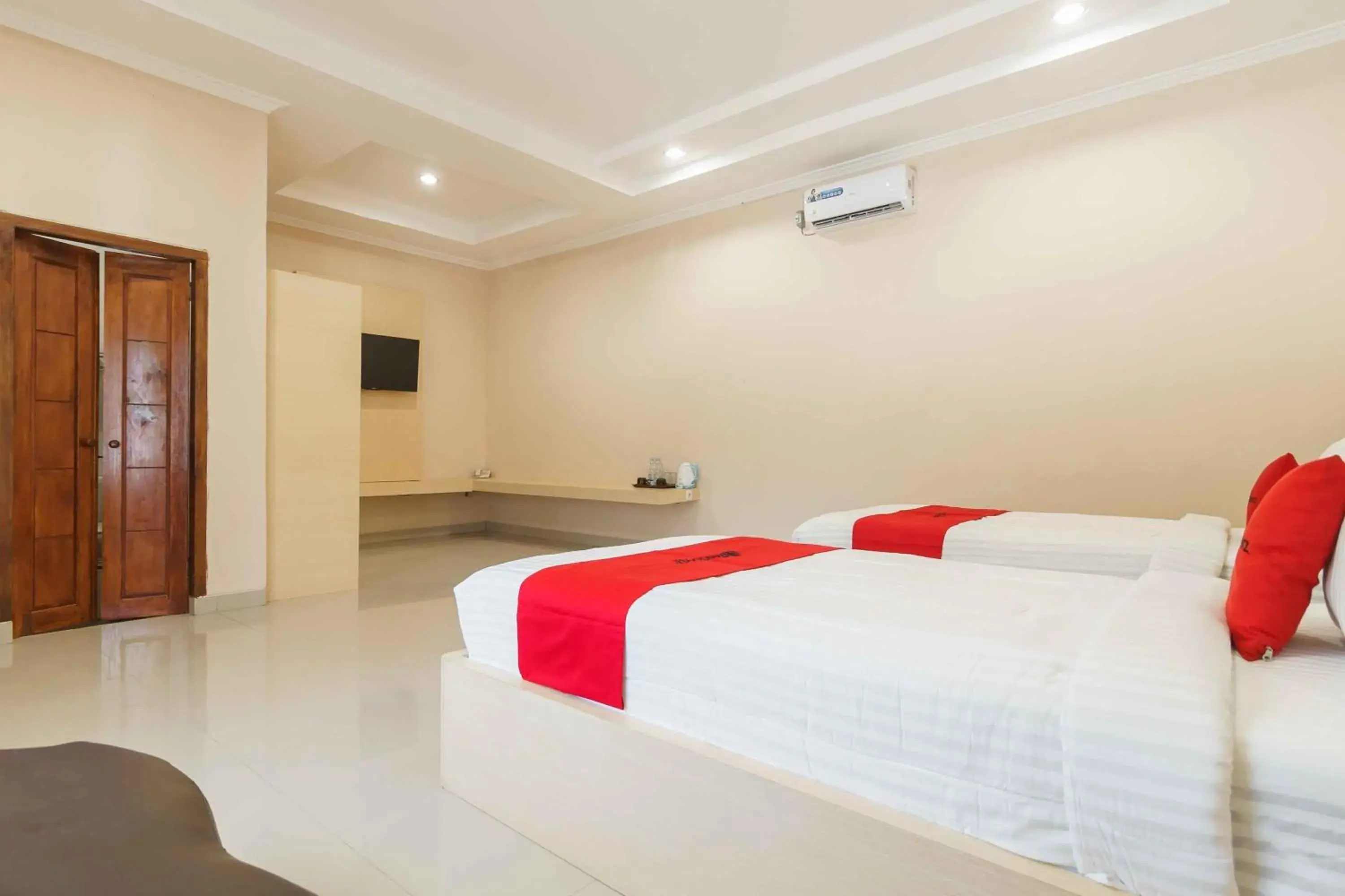 Bed in RedDoorz @ Hotel Copacobana Bengkulu Bed in RedDoorz @ Hotel Copacobana Bengkulu