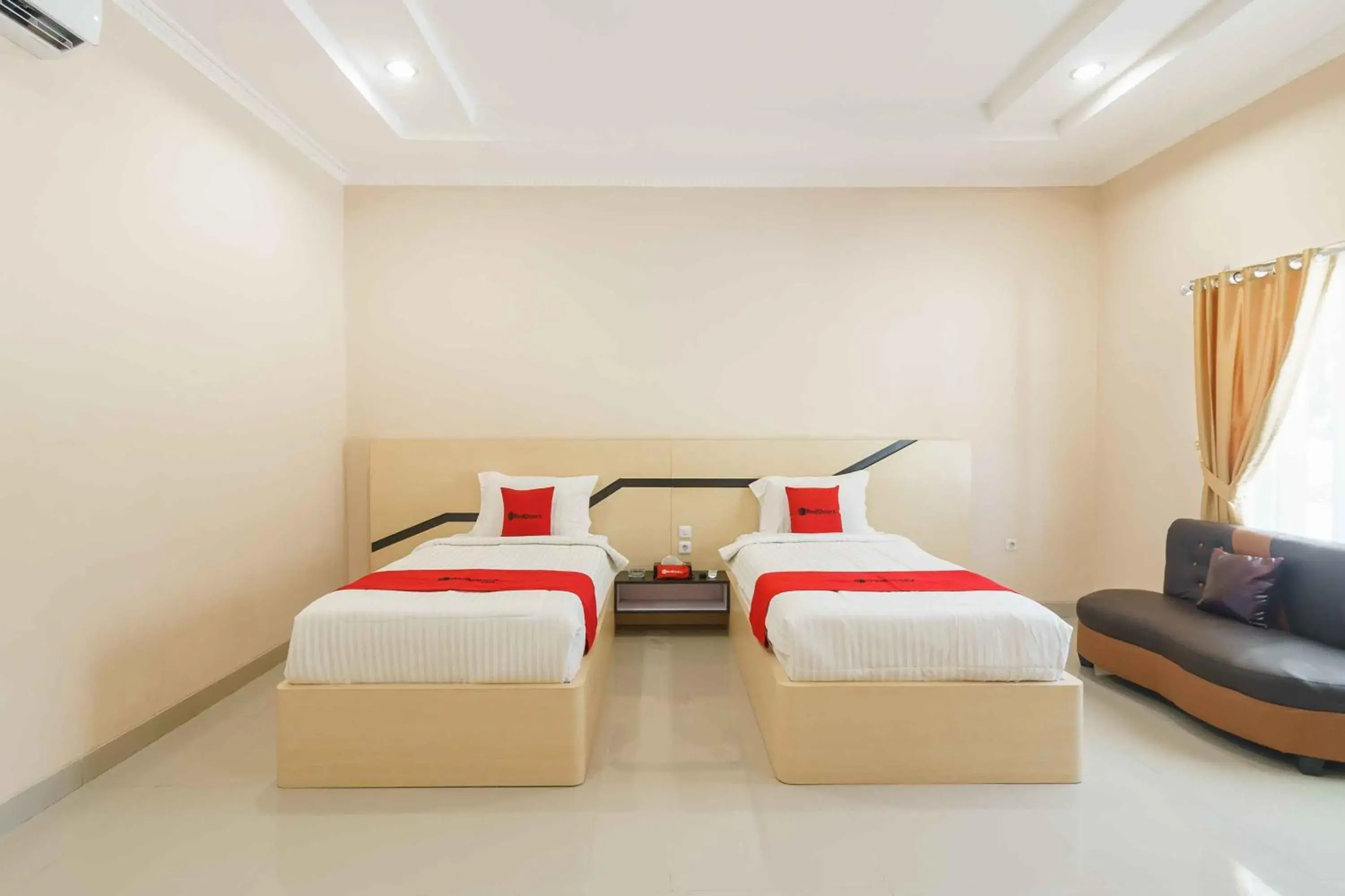 Bed in RedDoorz @ Hotel Copacobana Bengkulu Bed in RedDoorz @ Hotel Copacobana Bengkulu