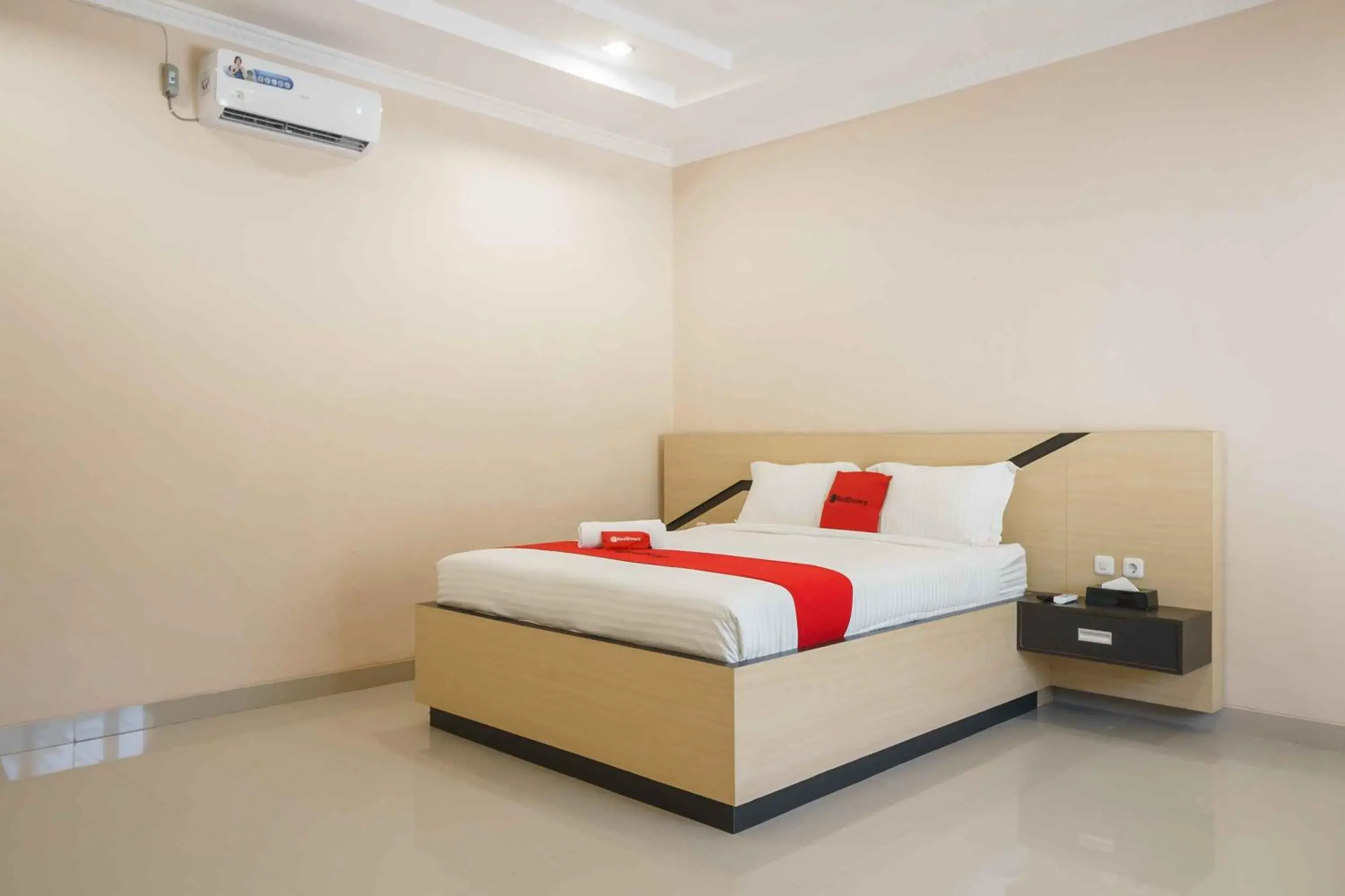 Bed in RedDoorz @ Hotel Copacobana Bengkulu Bed in RedDoorz @ Hotel Copacobana Bengkulu