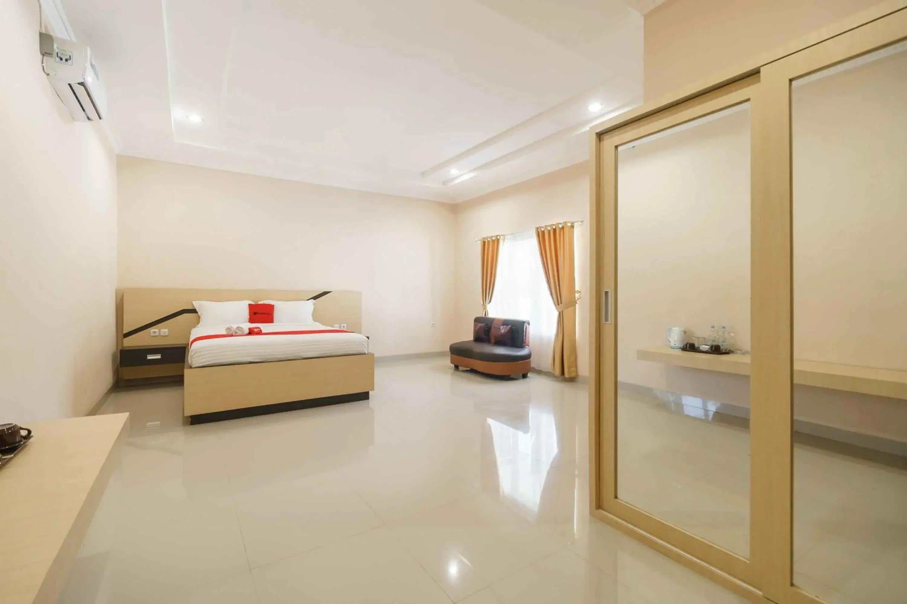 Bed in RedDoorz @ Hotel Copacobana Bengkulu Bed in RedDoorz @ Hotel Copacobana Bengkulu