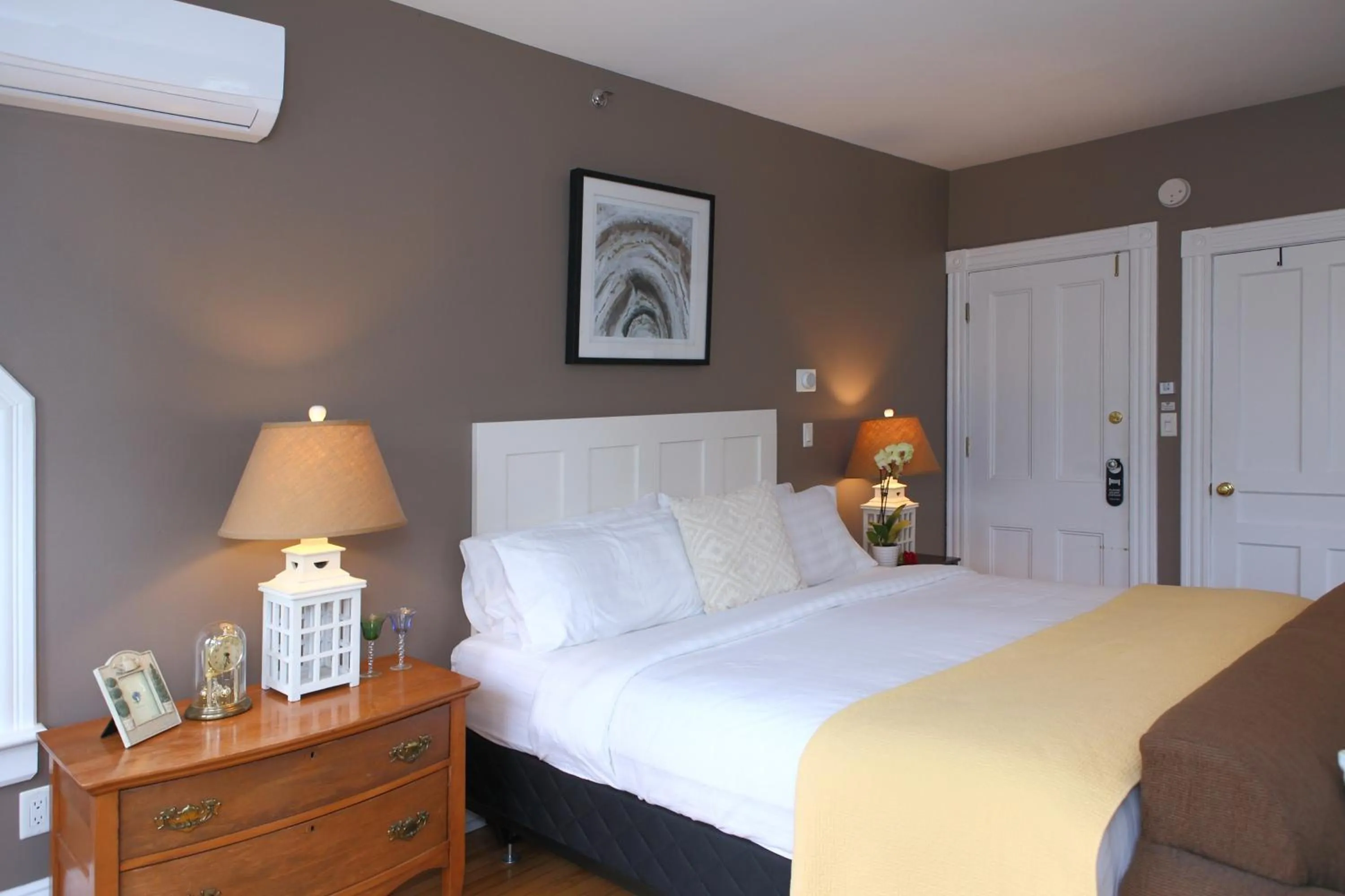 Bedroom, Bed in No 1 Grafton Inn