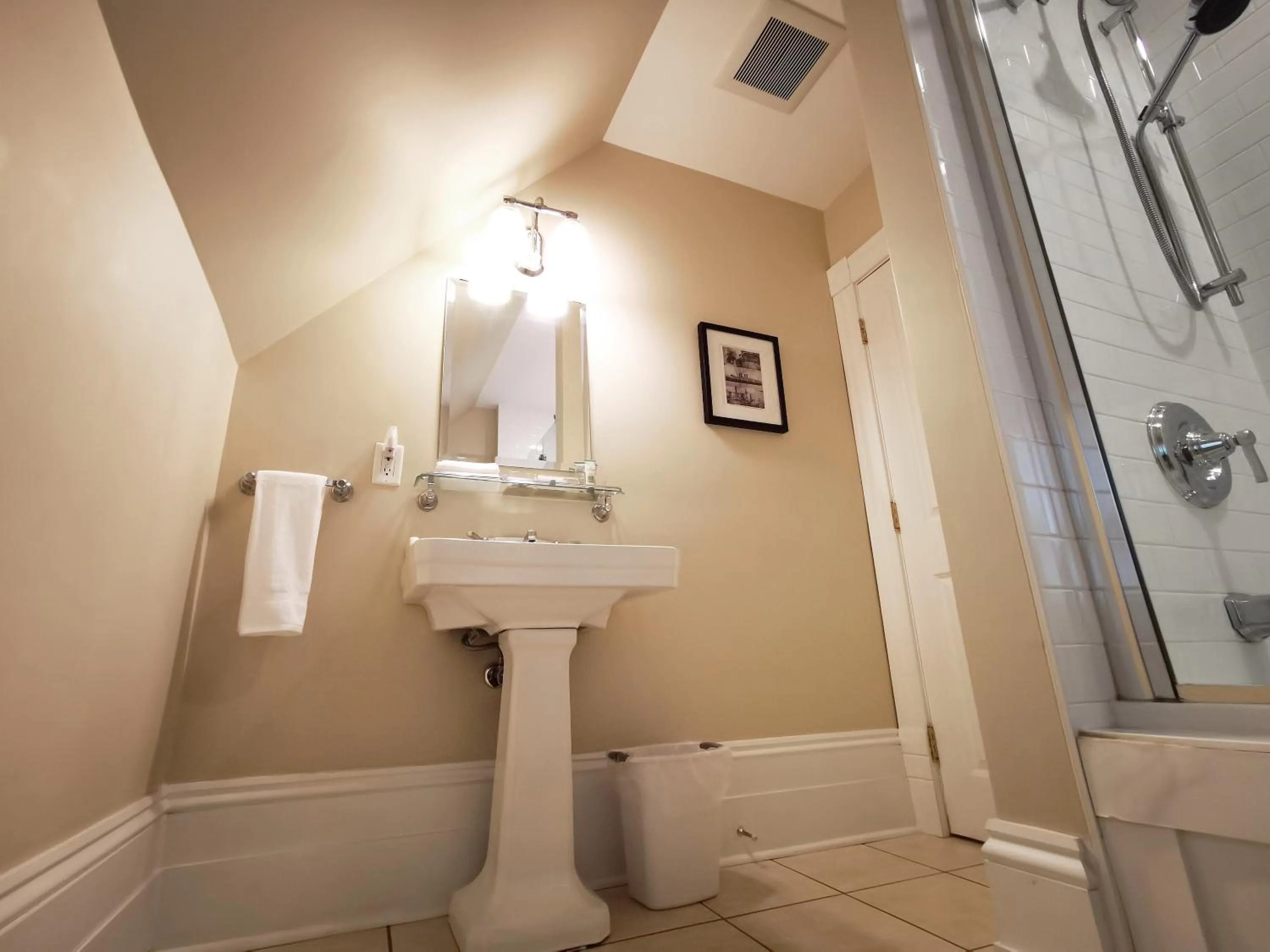 Bathroom in No 1 Grafton Inn