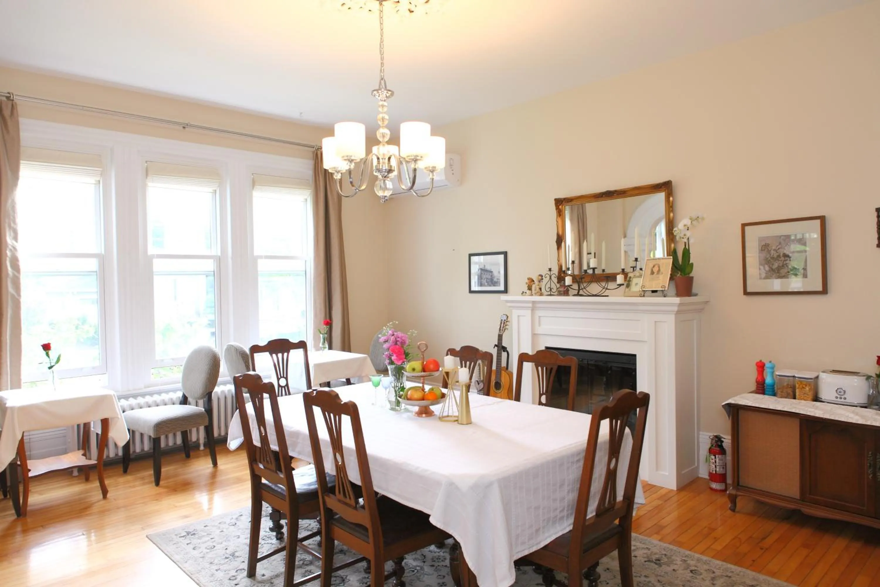 Dining area in No 1 Grafton Inn
