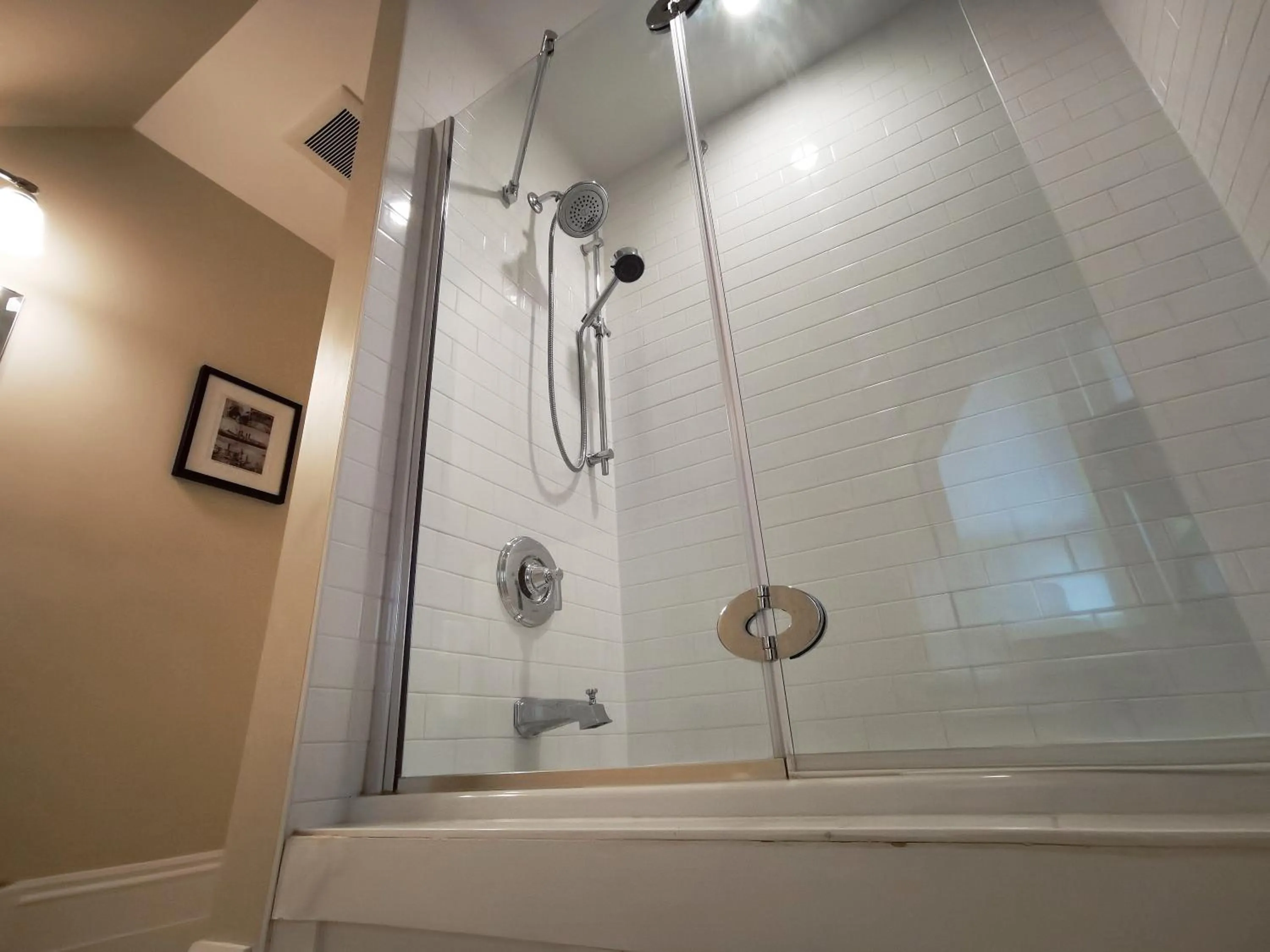 Shower in No 1 Grafton Inn