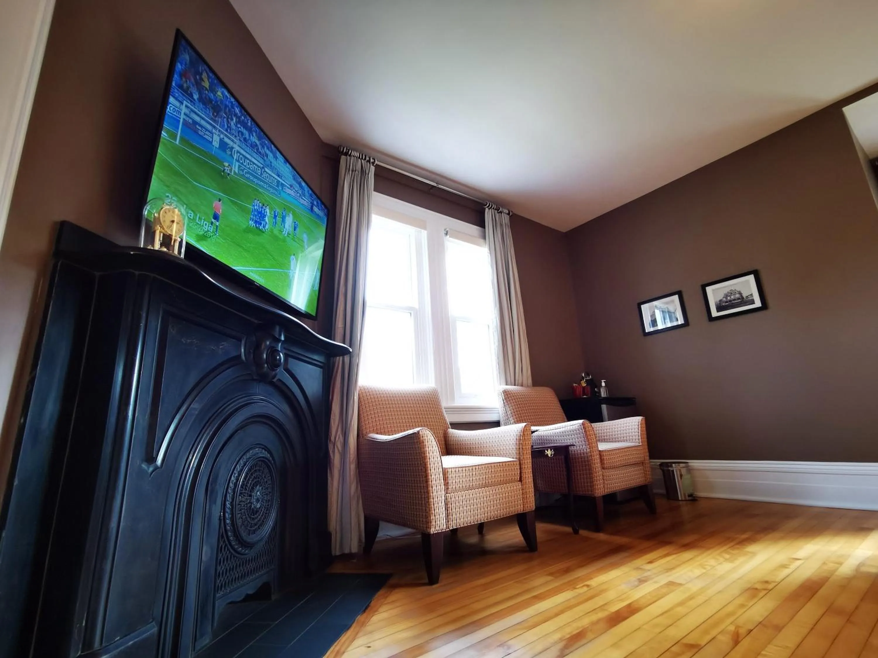 Bedroom in No 1 Grafton Inn