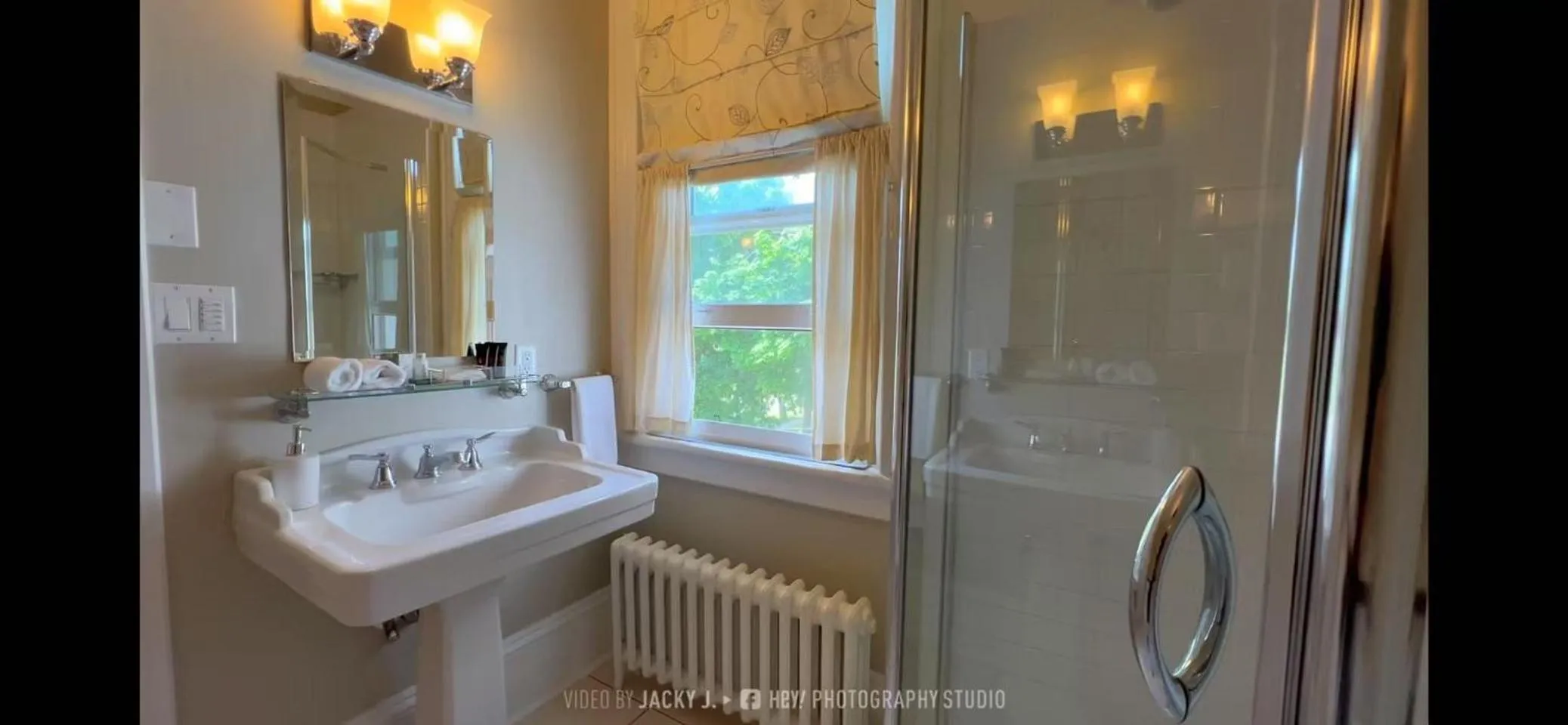 Bathroom in No 1 Grafton Inn