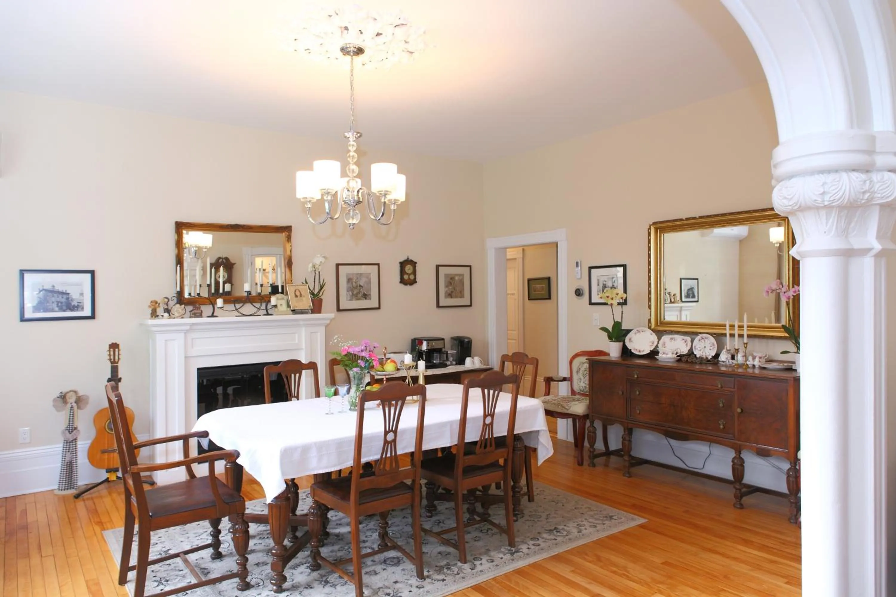 Dining area in No 1 Grafton Inn