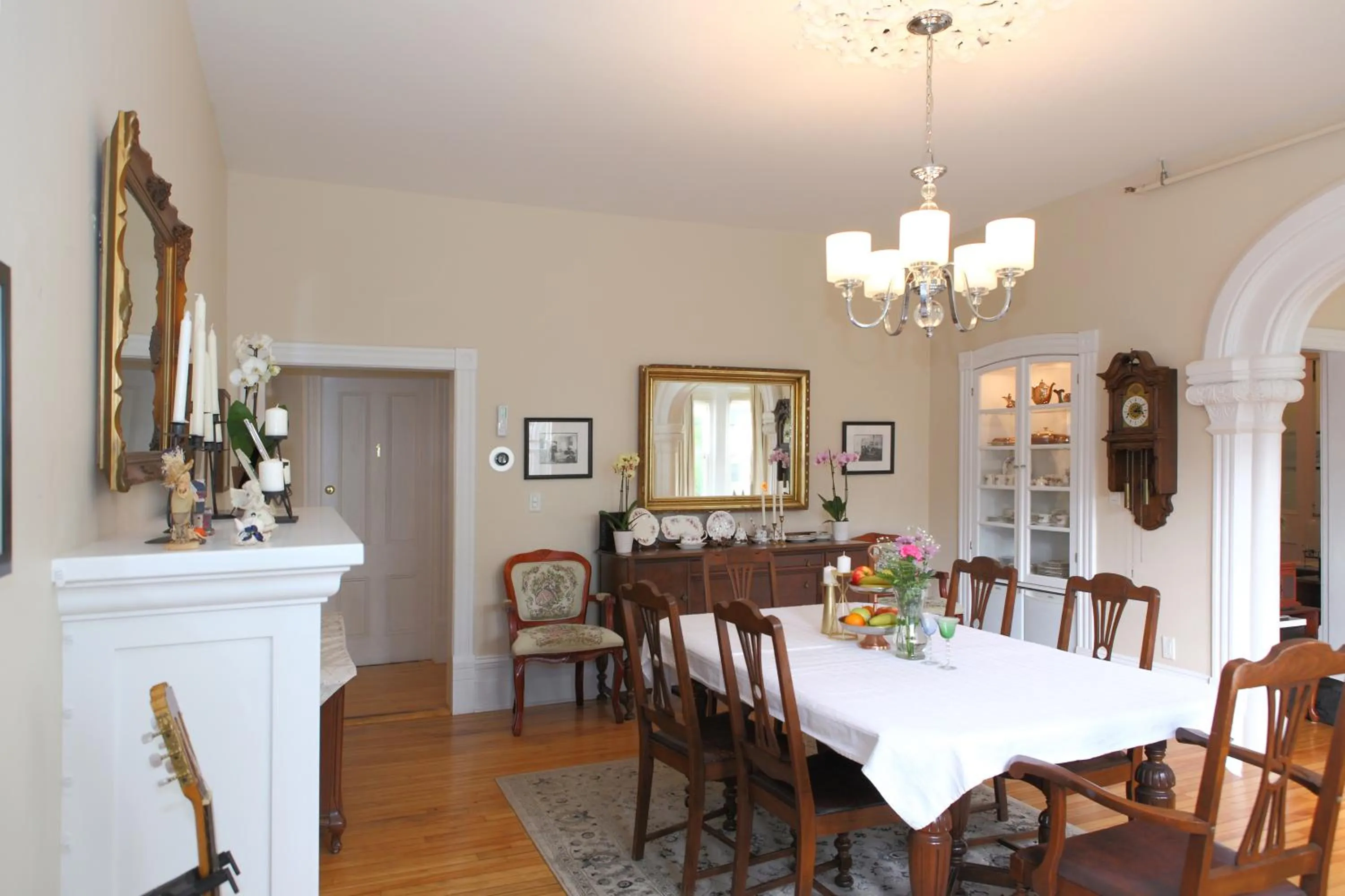 Dining area in No 1 Grafton Inn