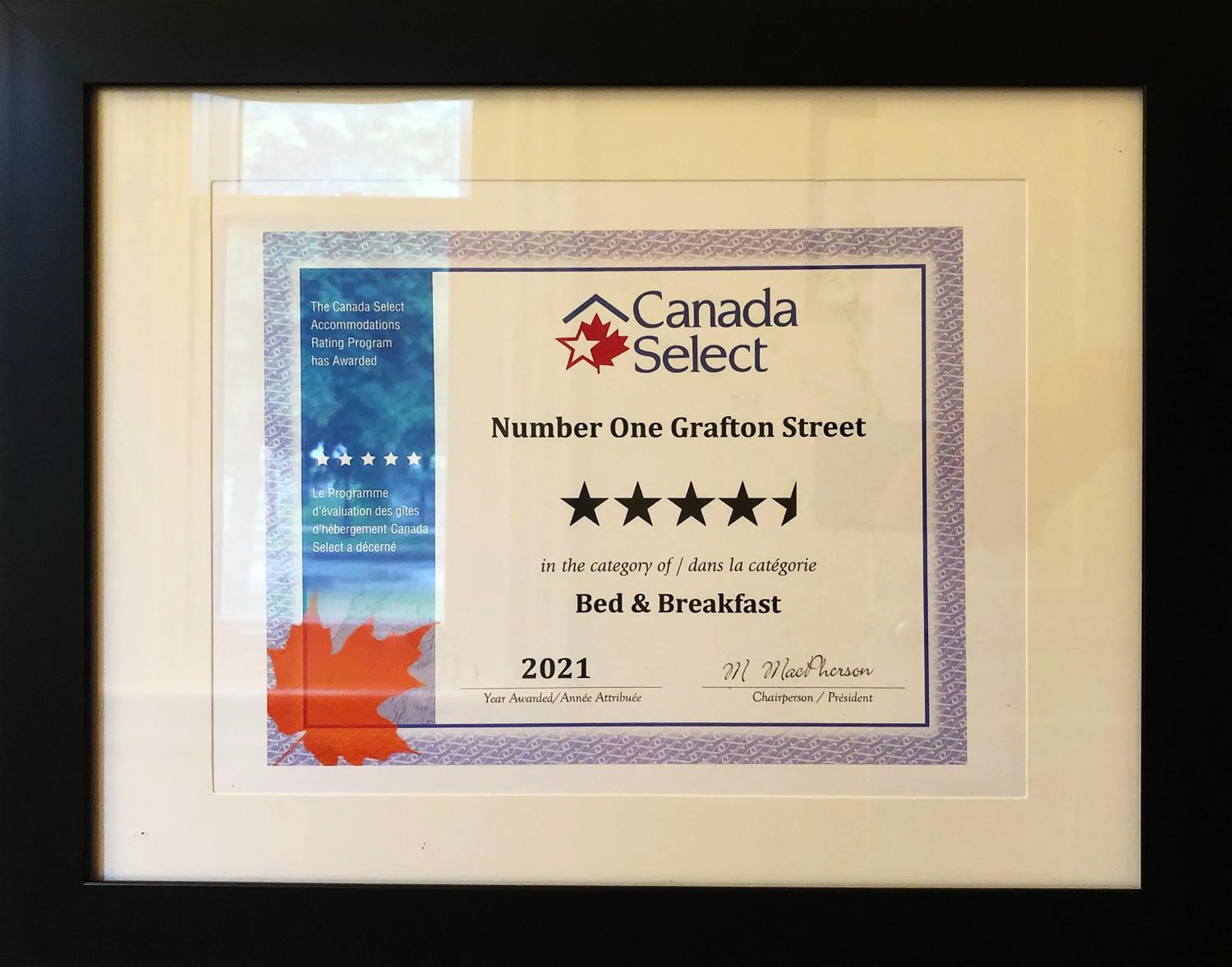 Logo/Certificate/Sign in No 1 Grafton Inn