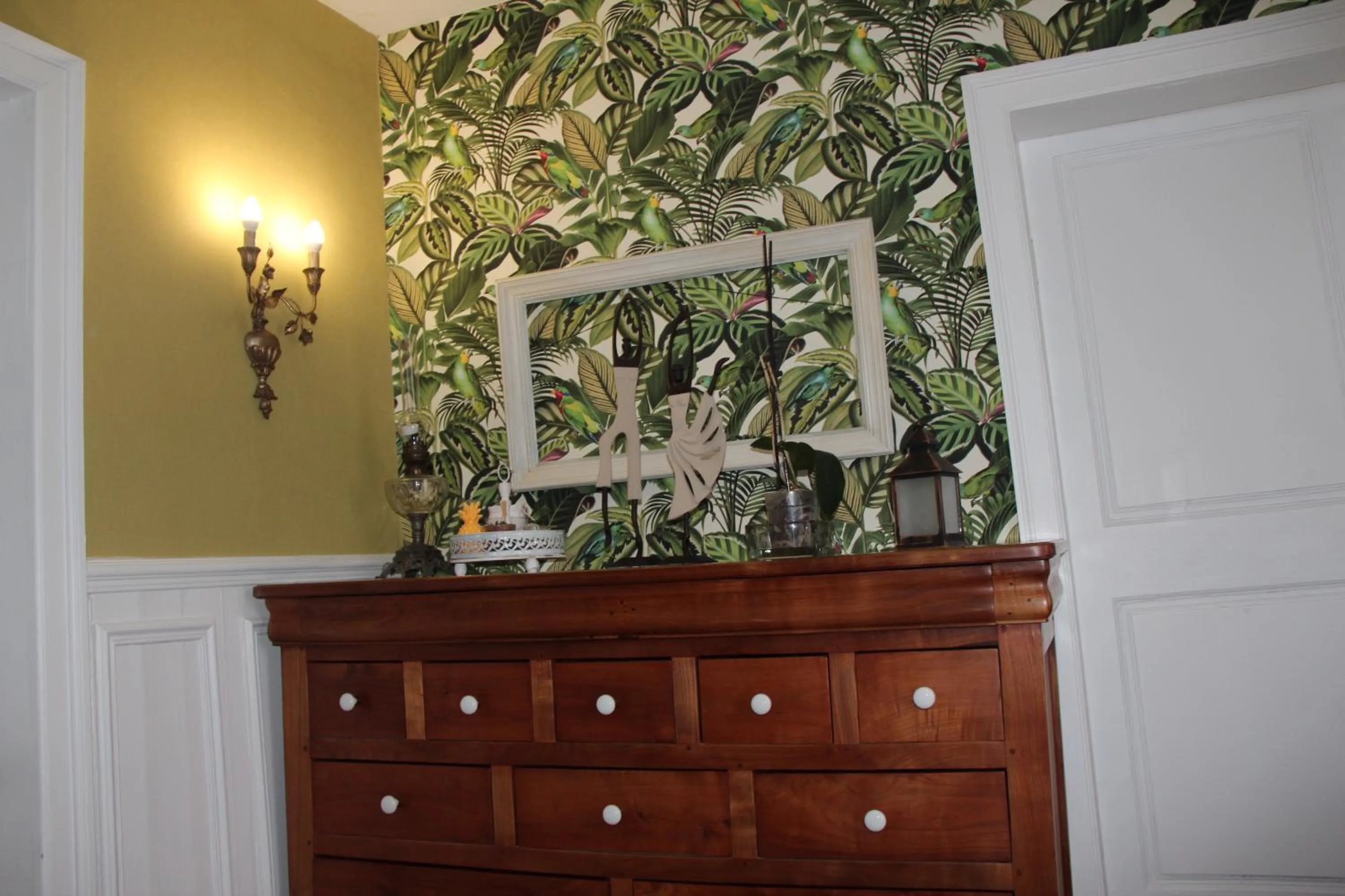 Decorative detail in Les Capucines