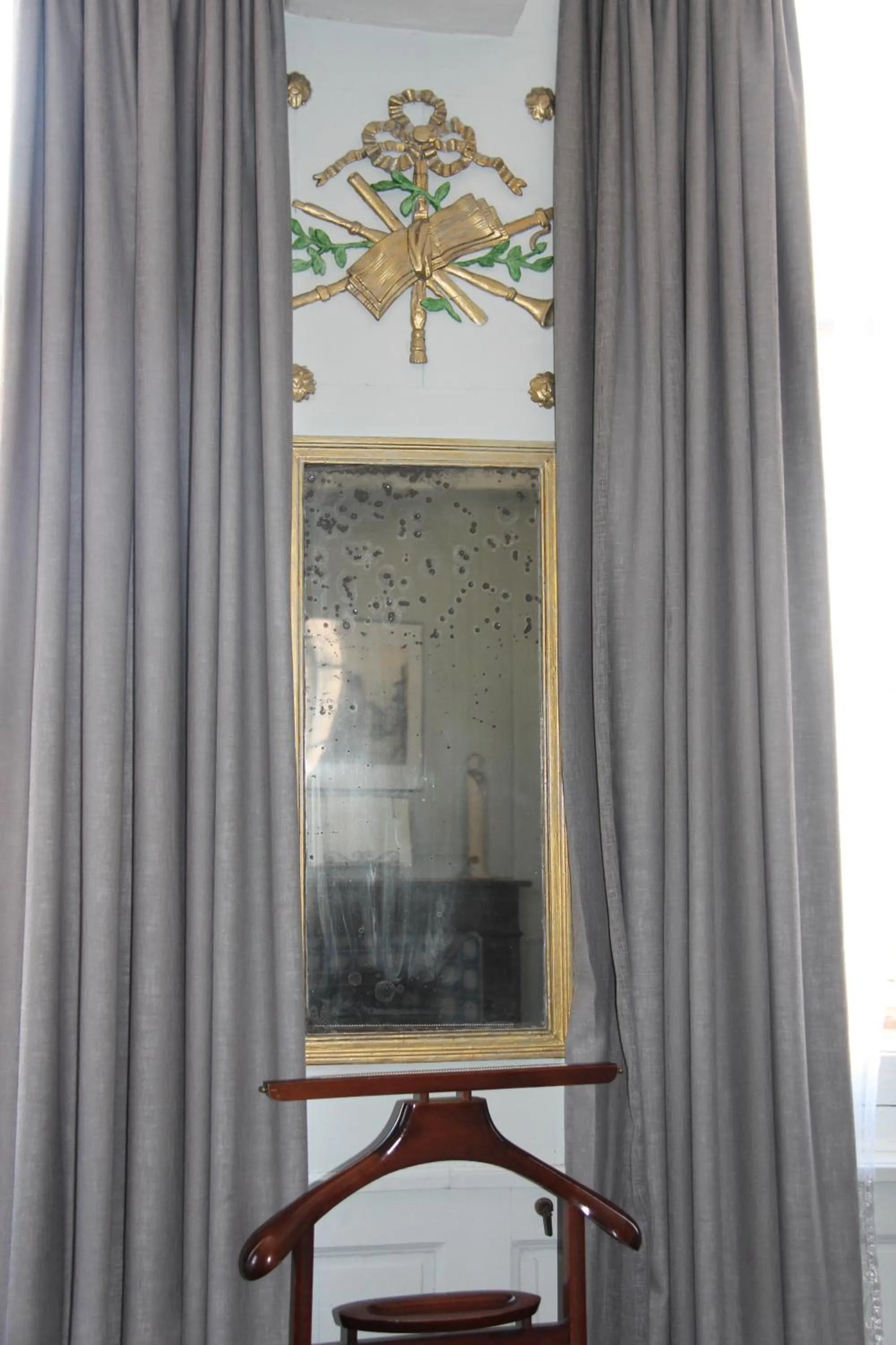 Decorative detail in Les Capucines