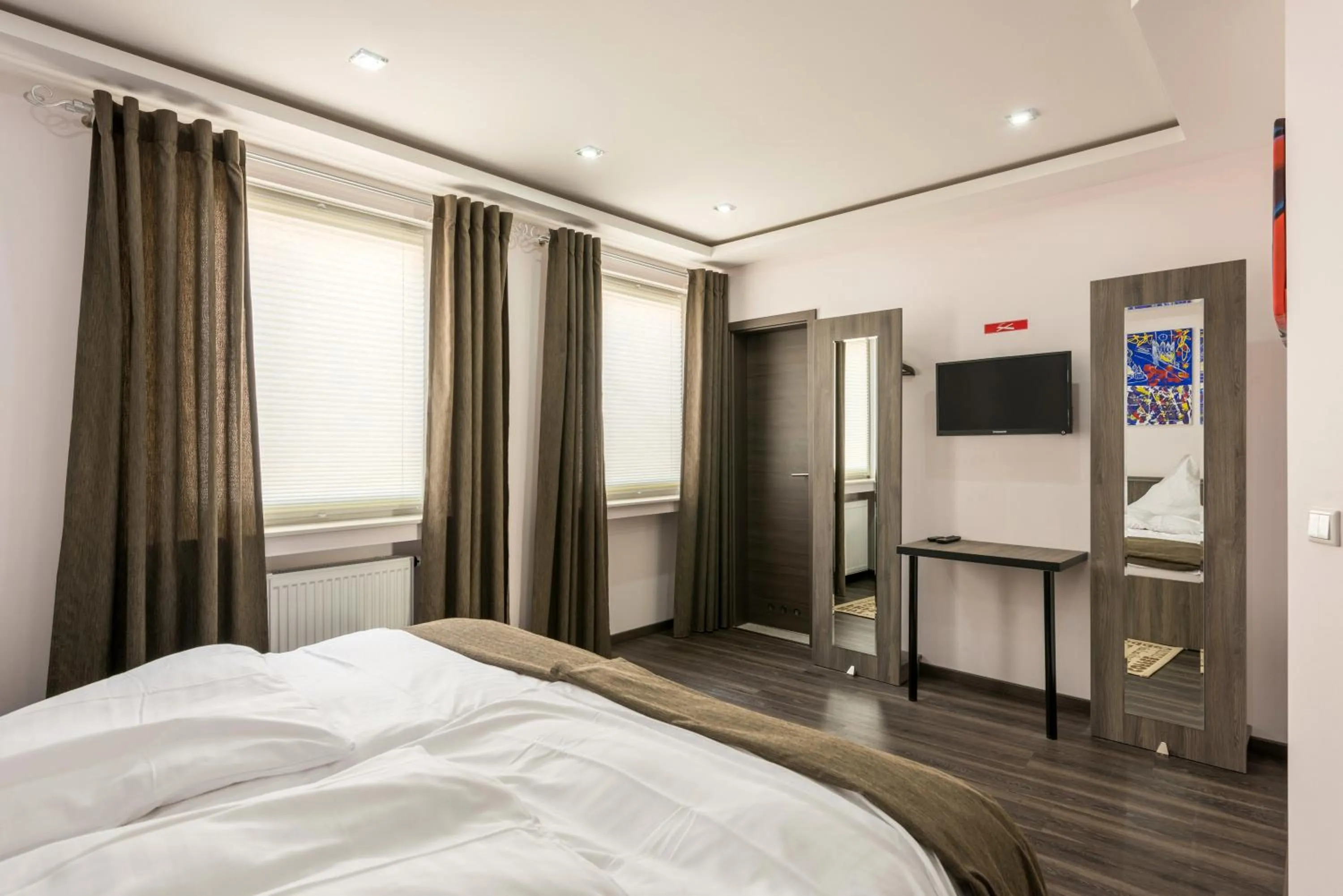 Shower, Bed in Bürgerhofhotel