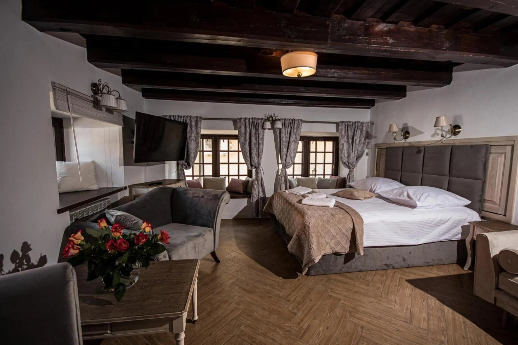 Photo of the whole room, Bed in Dawna Synagoga Beitenu